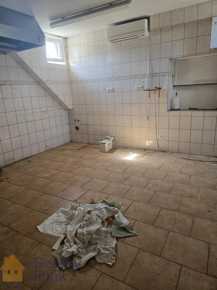 Prodej komerčního prostoru 300 m² - foto 13