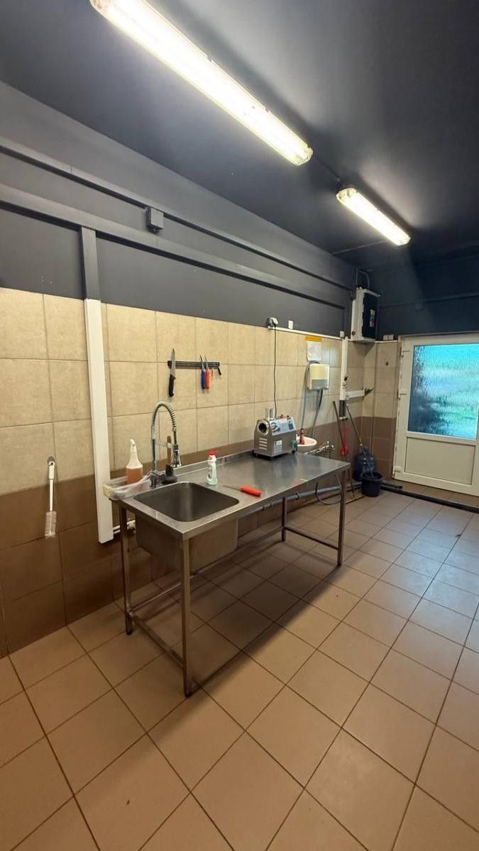 Pronájem komerčního prostoru 150 m² - foto 9