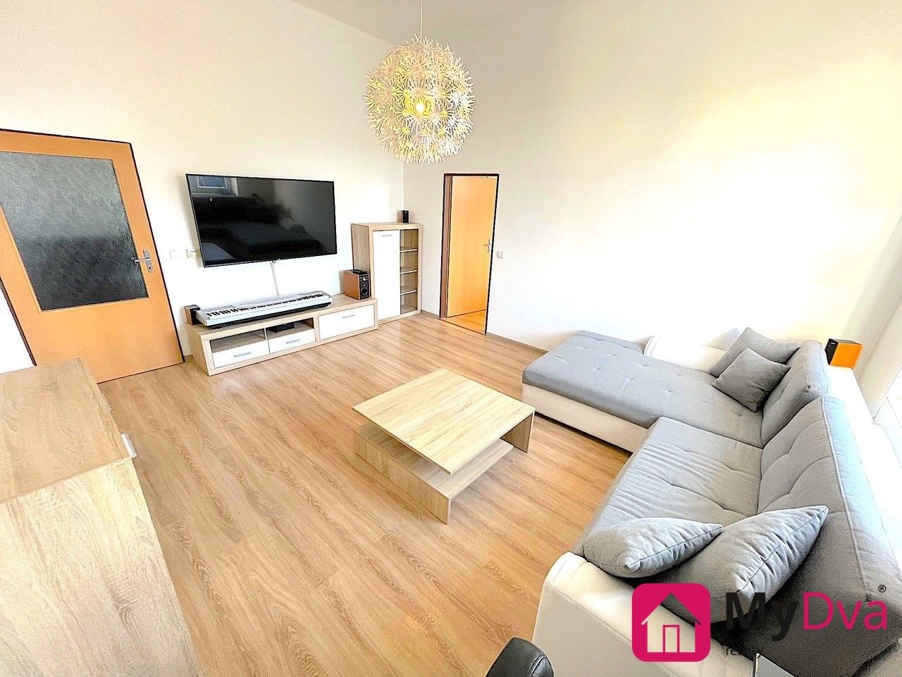 Pronájem bytu 2+1 68 m² - foto 1