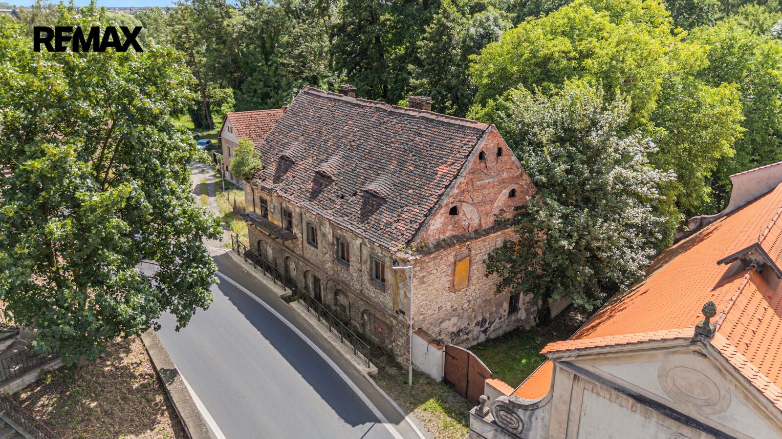Prodej domu 360 m² - foto 1