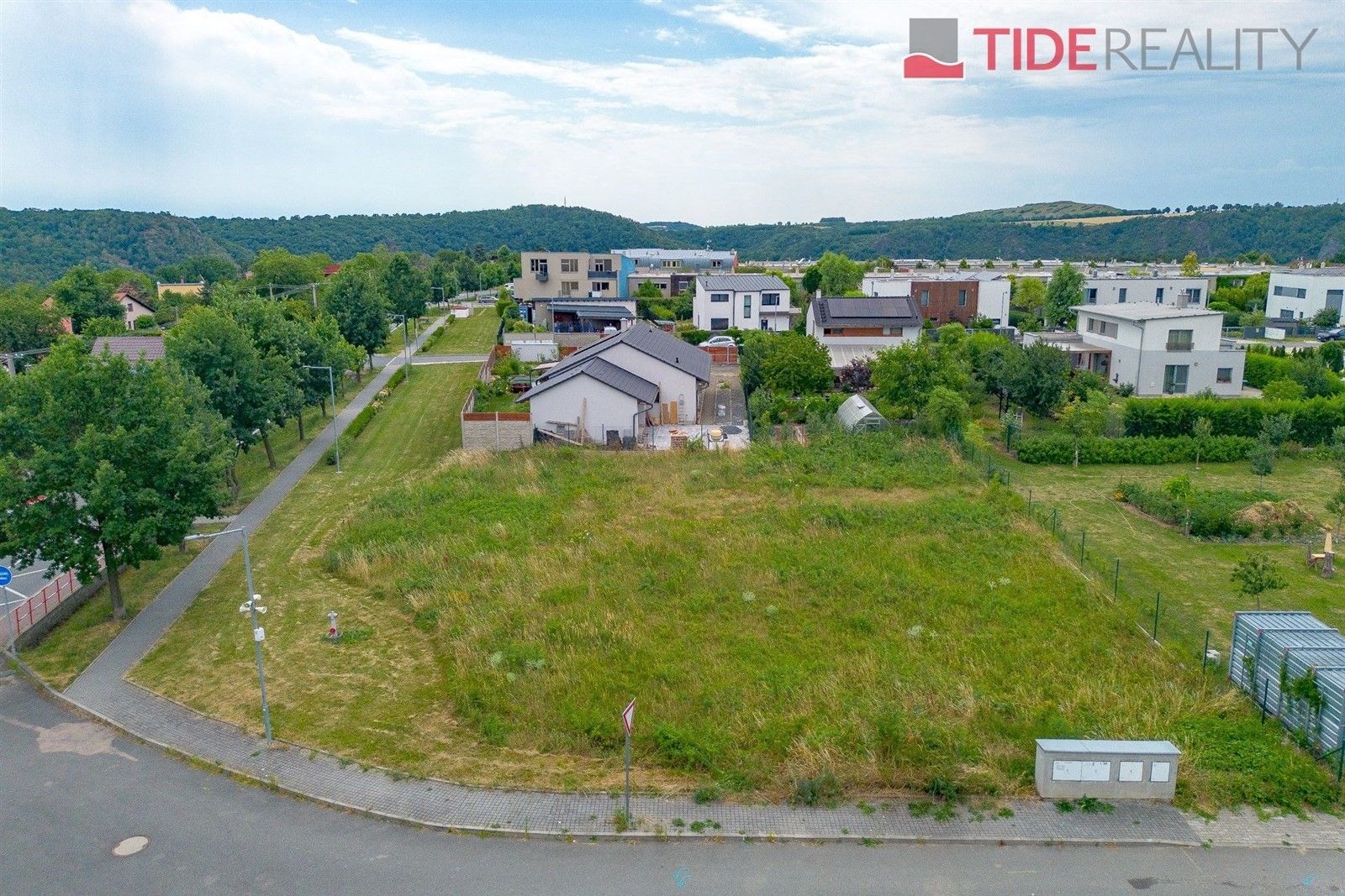 Prodej pozemku 890 m² - foto 1