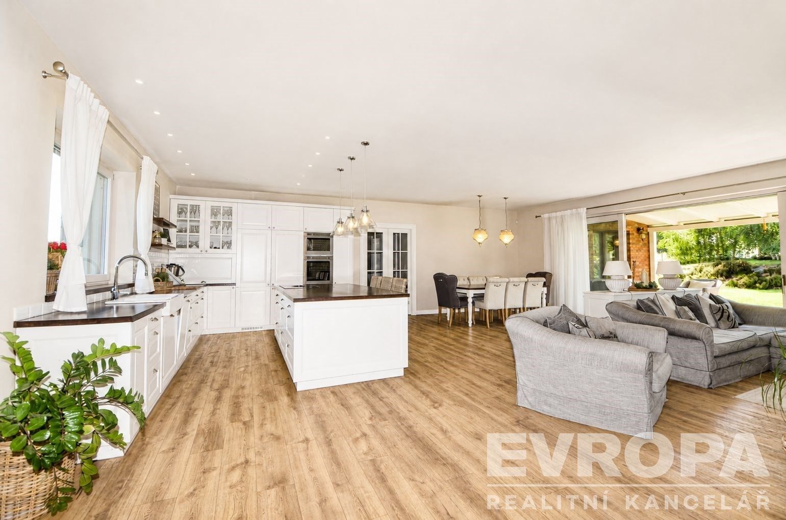 Pronájem domu 260 m² - foto 2