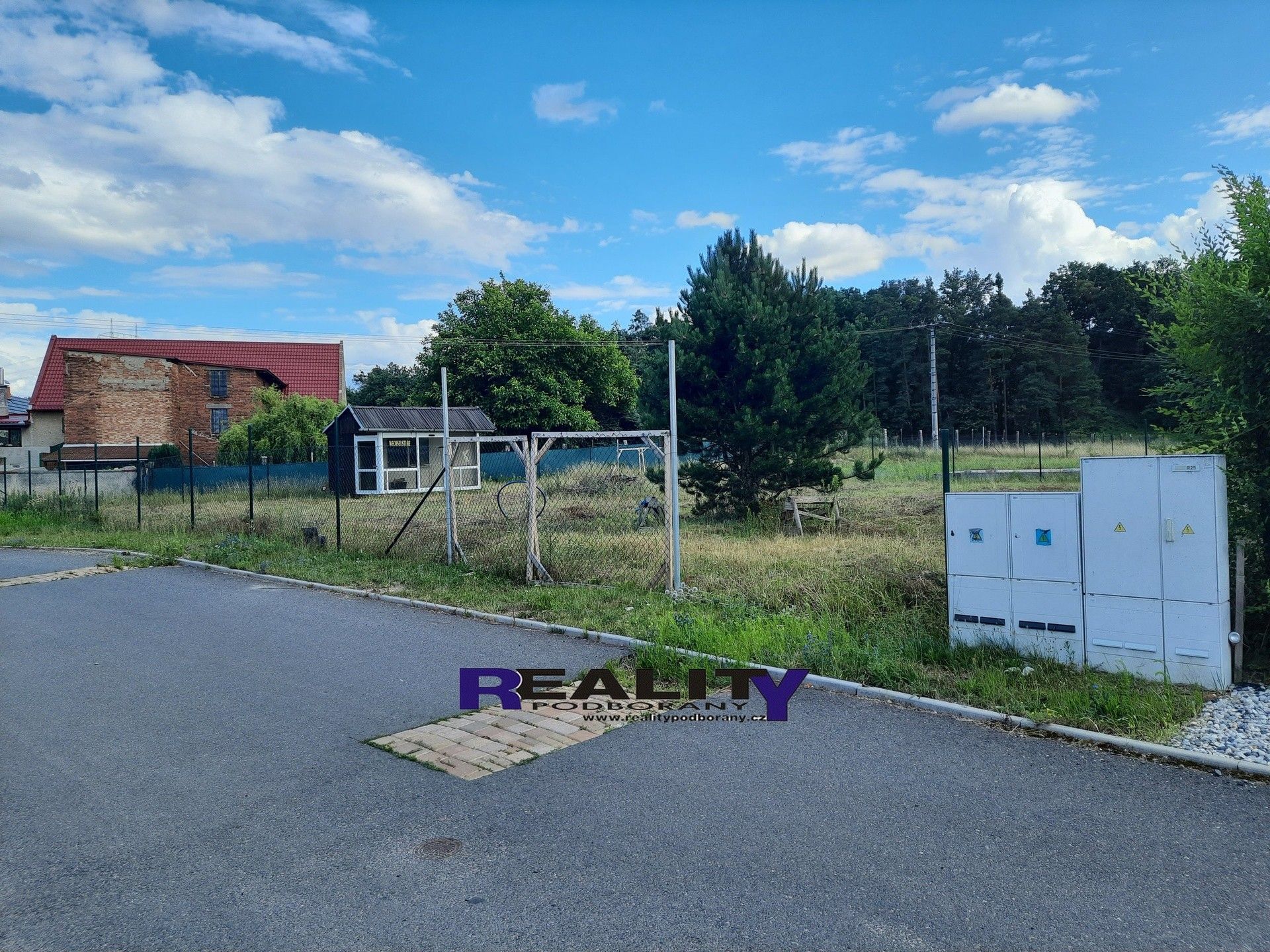 Prodej pozemku 831 m² - foto 1