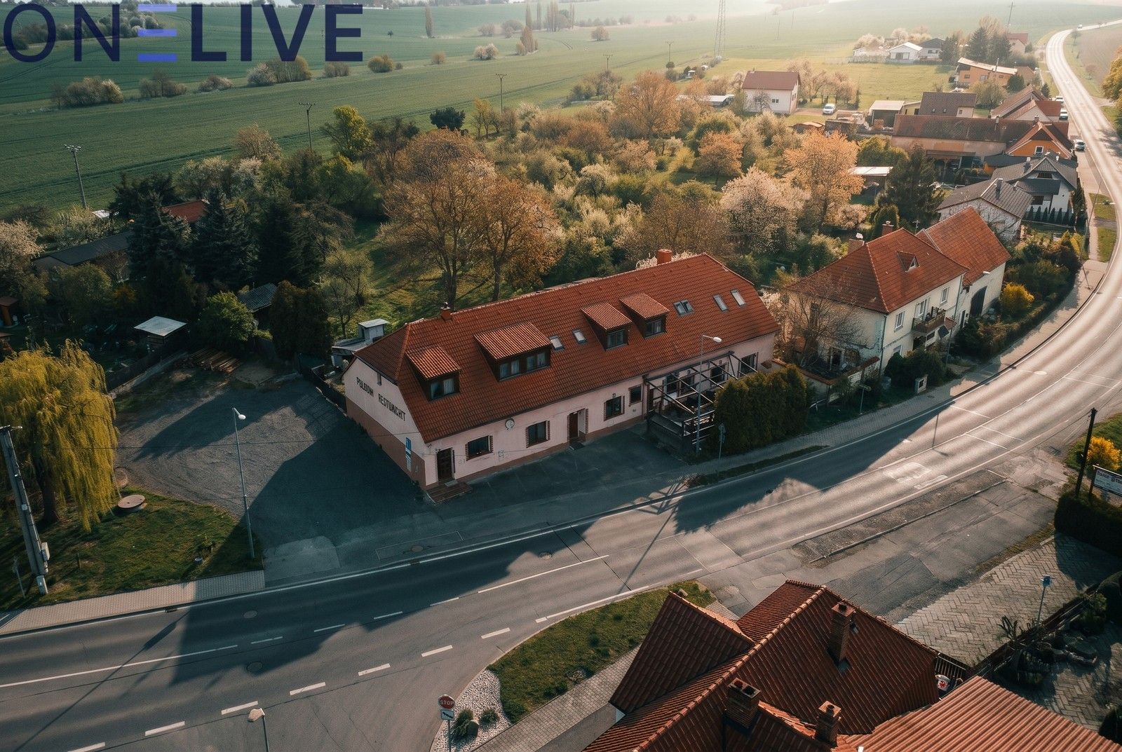 Prodej komerčního prostoru 600 m² - foto 1