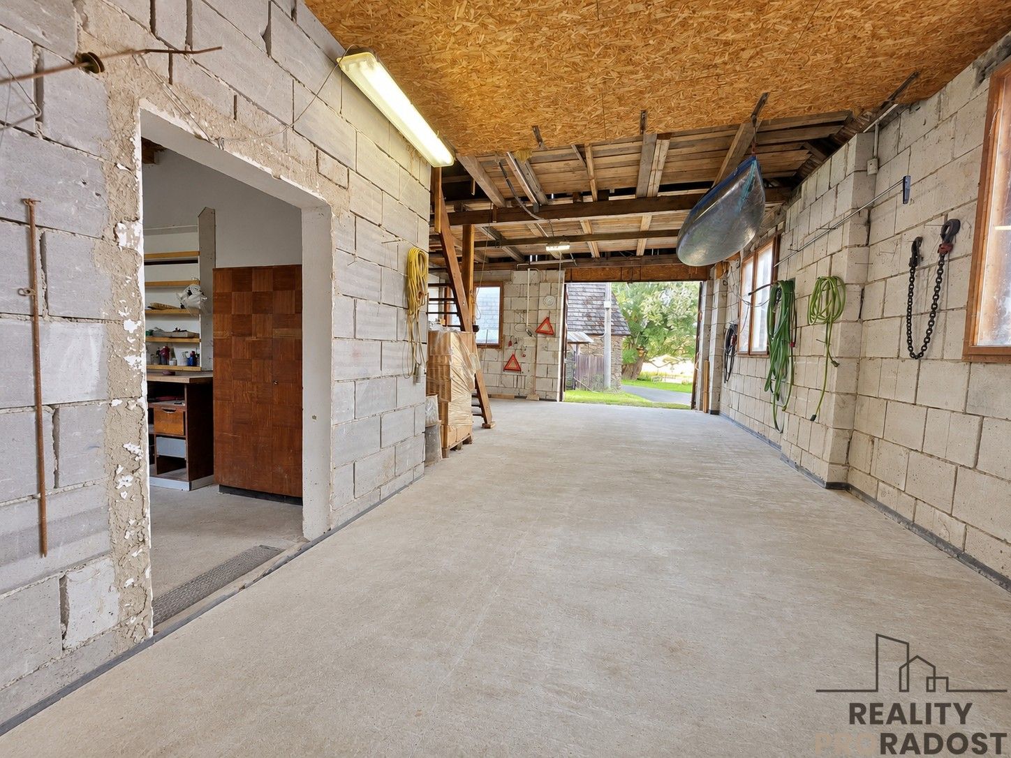 Prodej nemovitosti 1195 m² - foto 2