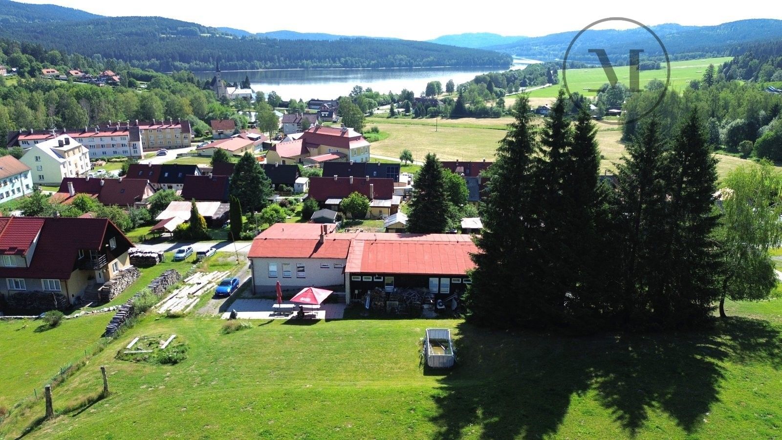 Prodej komerčního prostoru 423 m² - foto 1