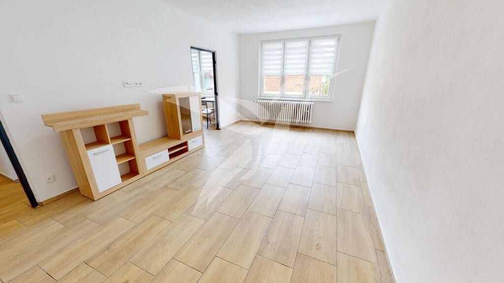Pronájem bytu 2+1 61 m² - foto 2