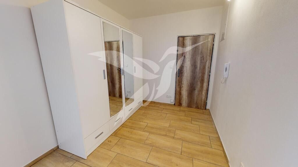 Pronájem bytu 2+1 61 m² - foto 4