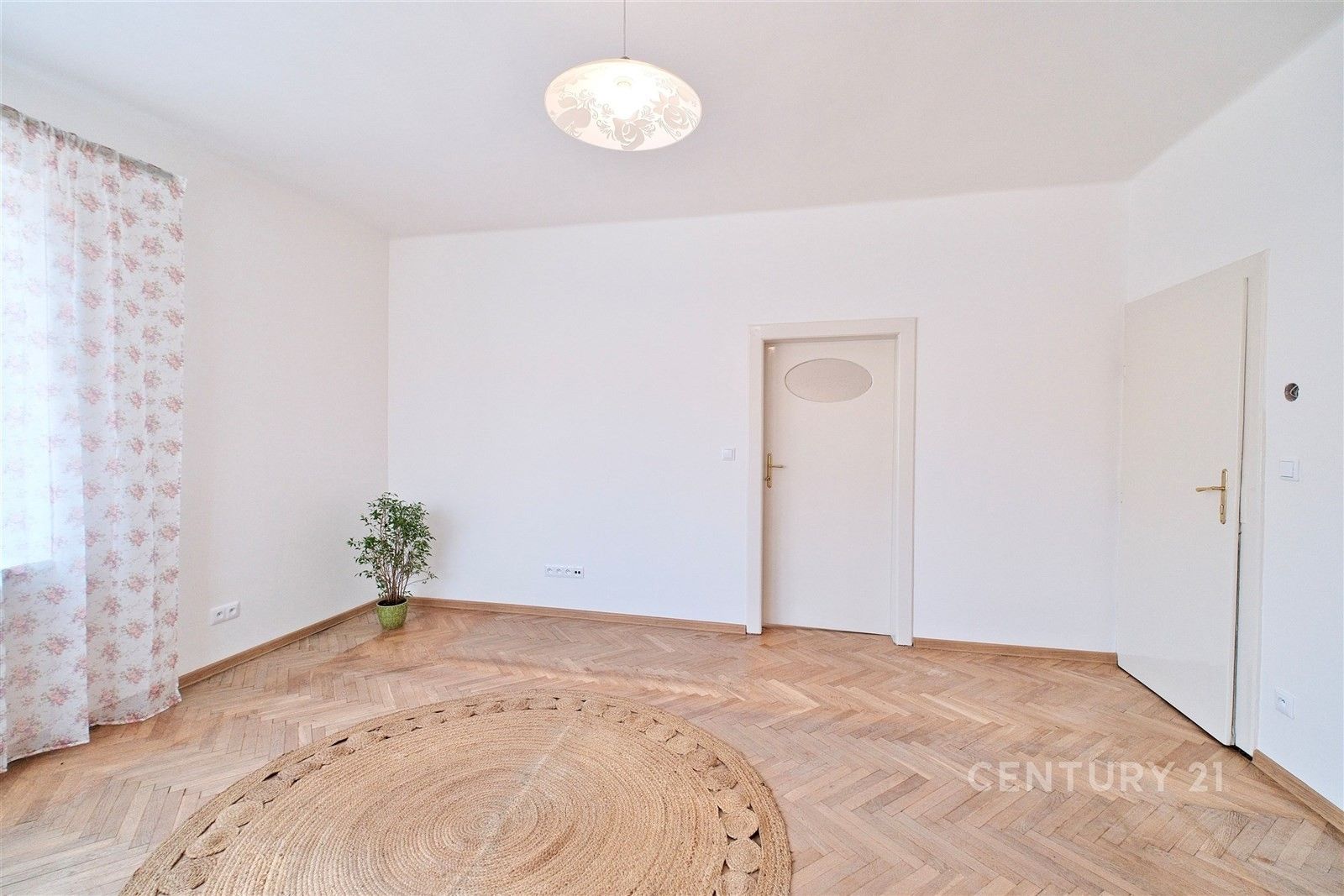 Pronájem bytu 4+1 130 m² - foto 9