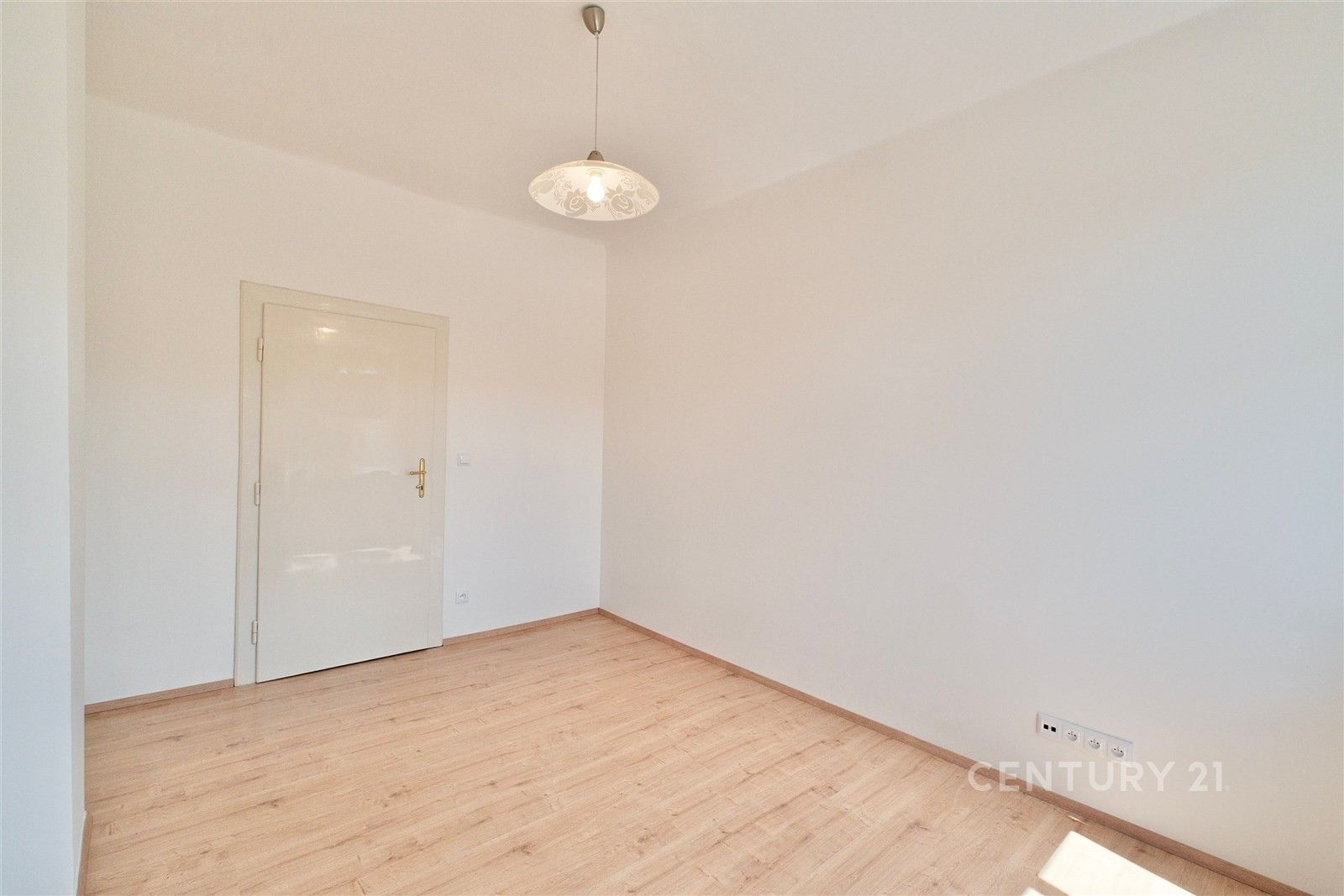 Pronájem bytu 4+1 130 m² - foto 16