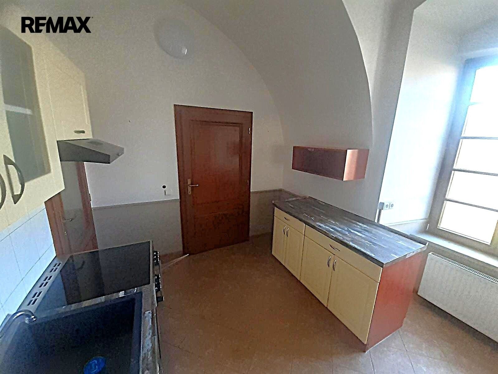 Pronájem bytu 2+1 75 m² - foto 2