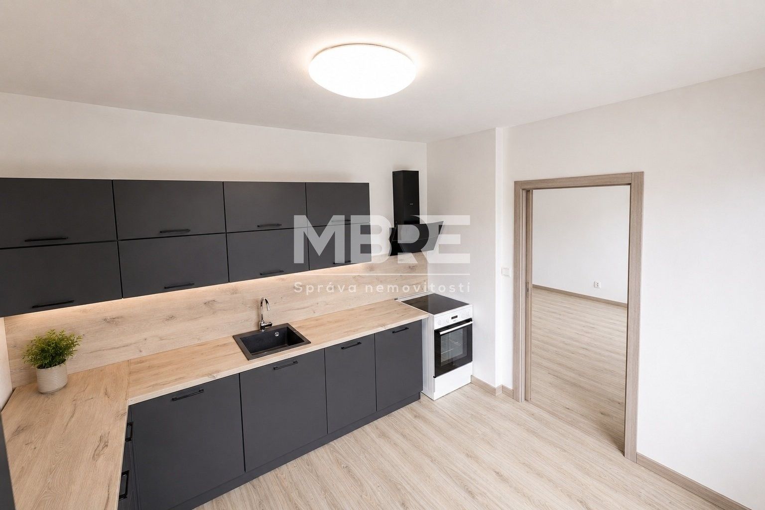 Pronájem bytu 2+1 70 m² - foto 2