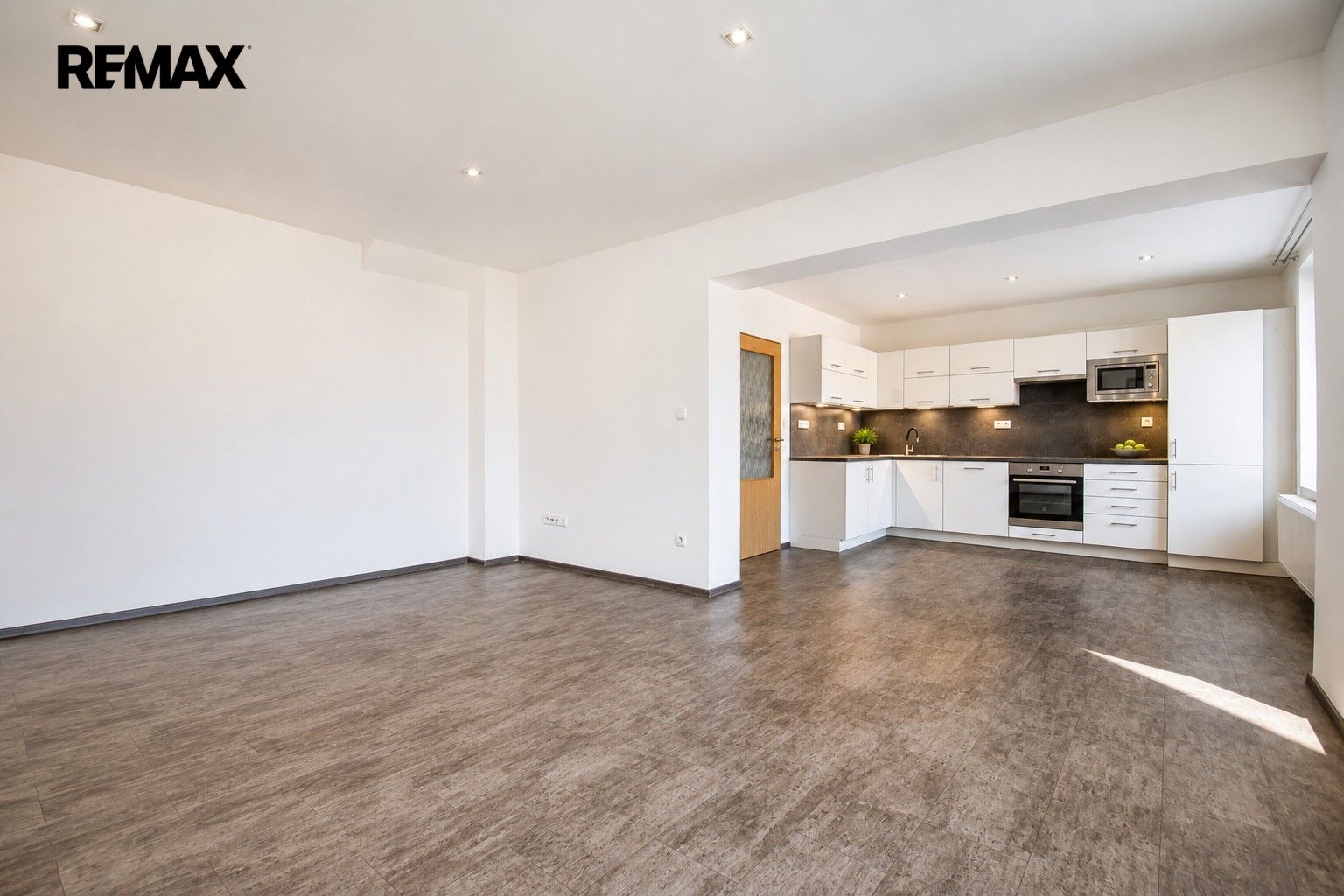 Pronájem bytu 3+kk 68 m² - foto 5
