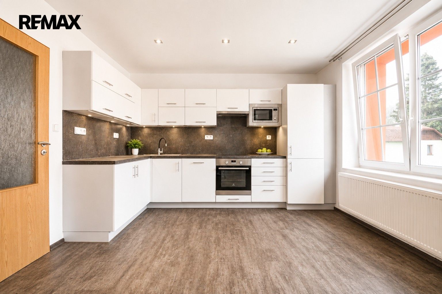 Pronájem bytu 3+kk 68 m² - foto 3