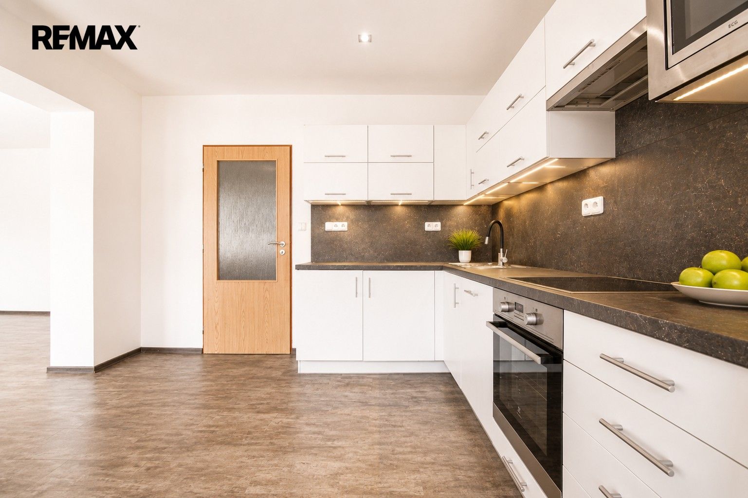 Pronájem bytu 3+kk 68 m² - foto 2