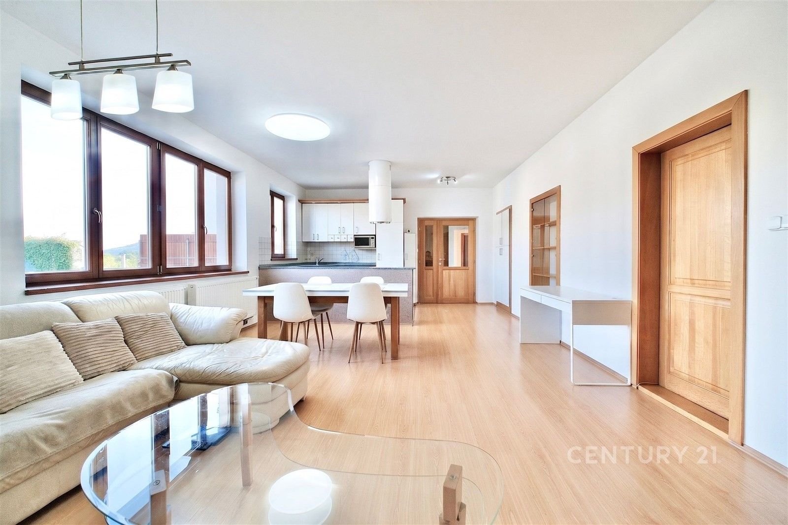 Pronájem bytu 135 m² - foto 1