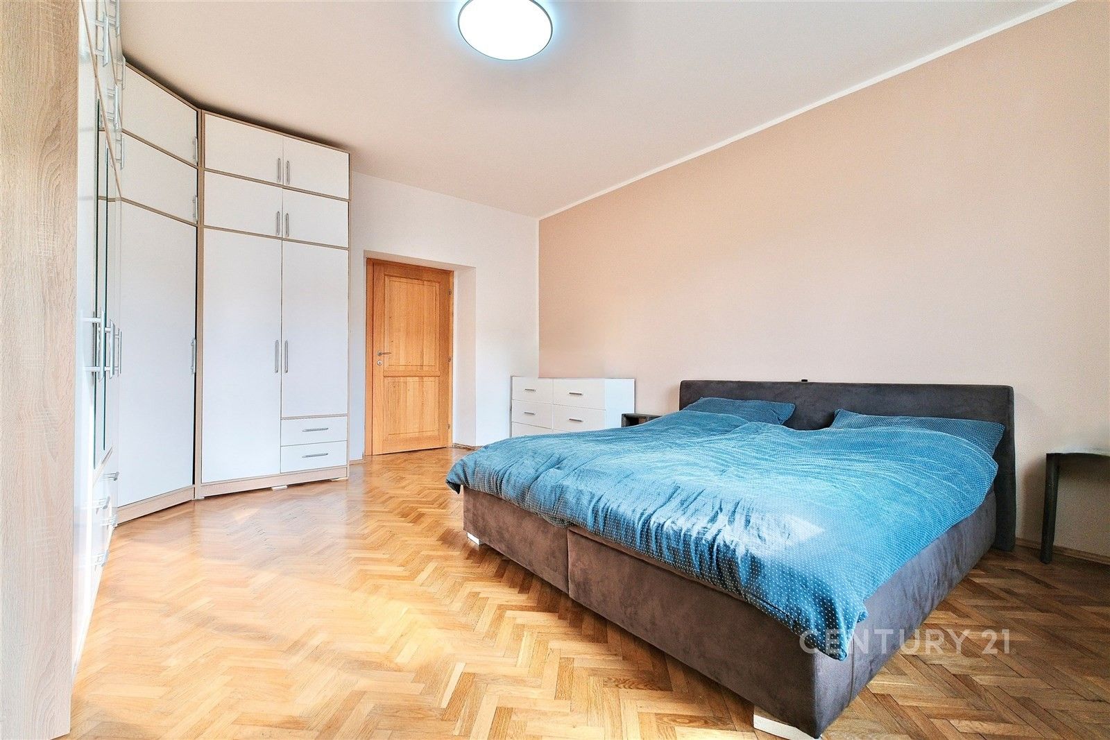 Pronájem bytu 135 m² - foto 4