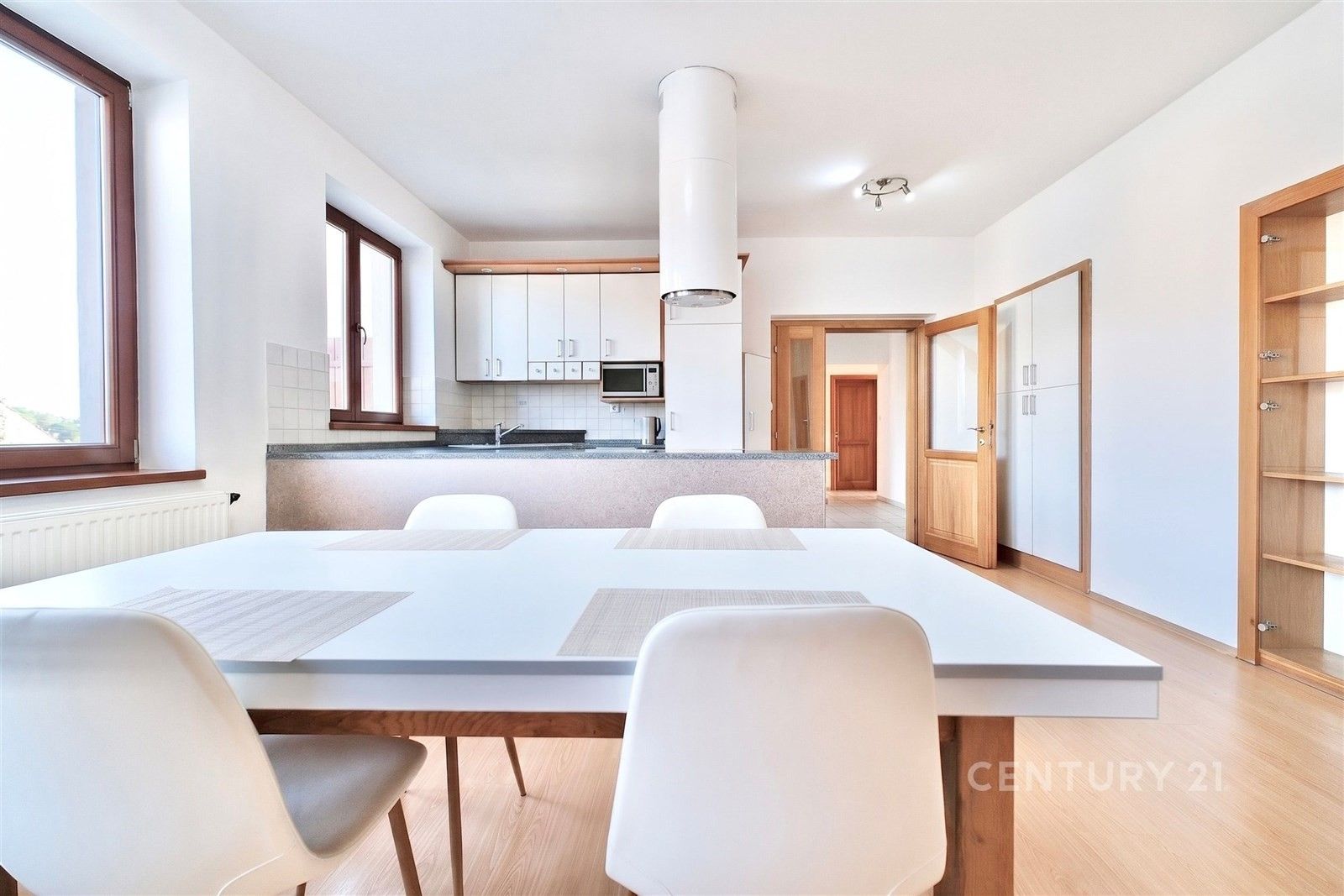 Pronájem bytu 135 m² - foto 2