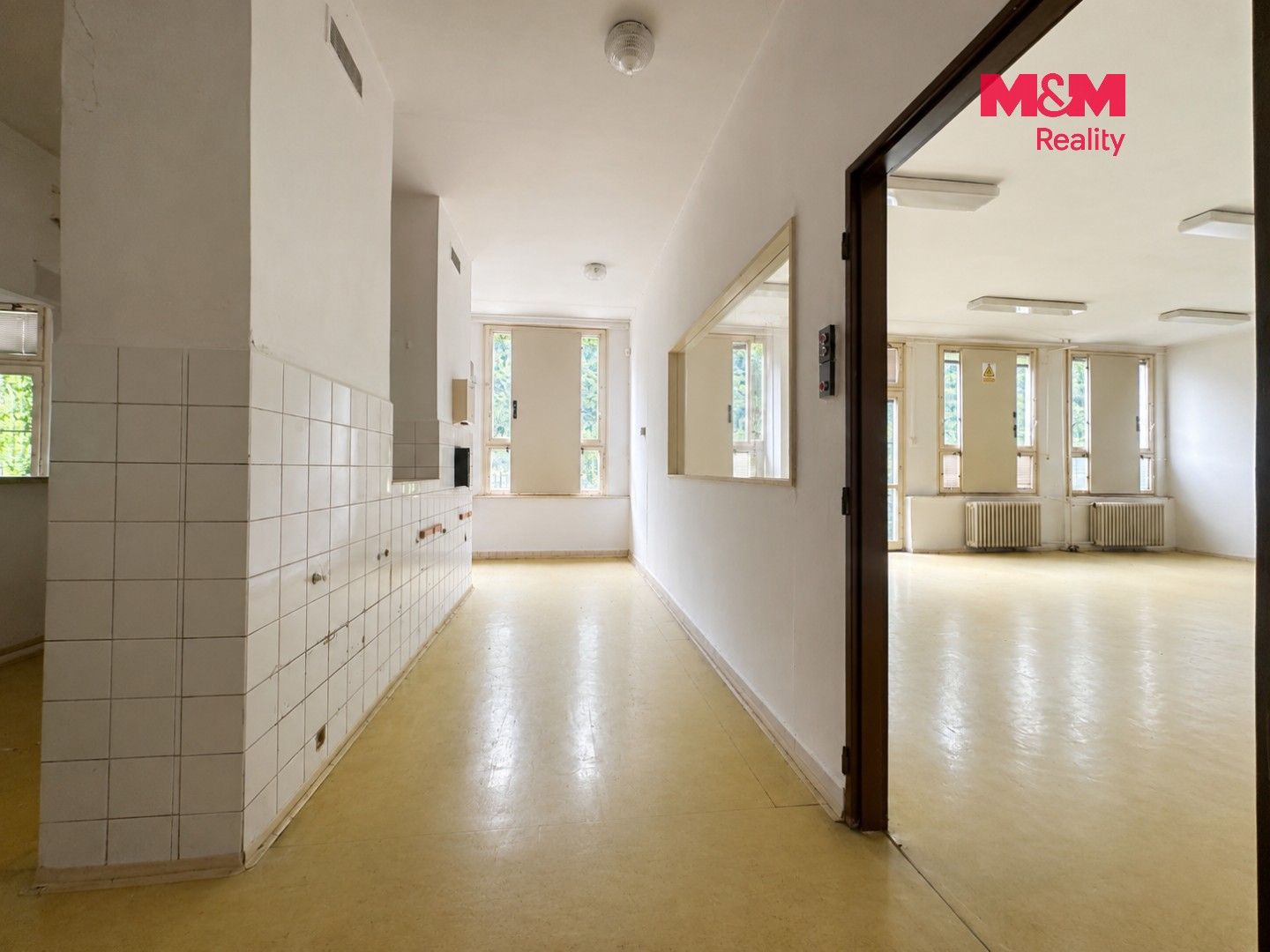 Prodej komerčního prostoru 900 m² - foto 7