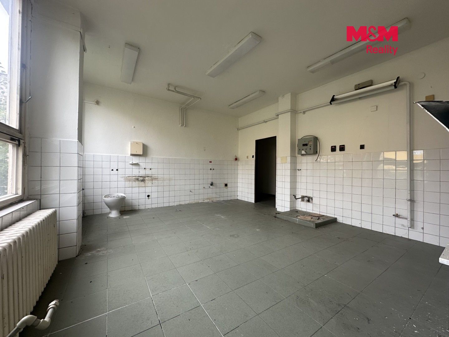 Prodej komerčního prostoru 900 m² - foto 11