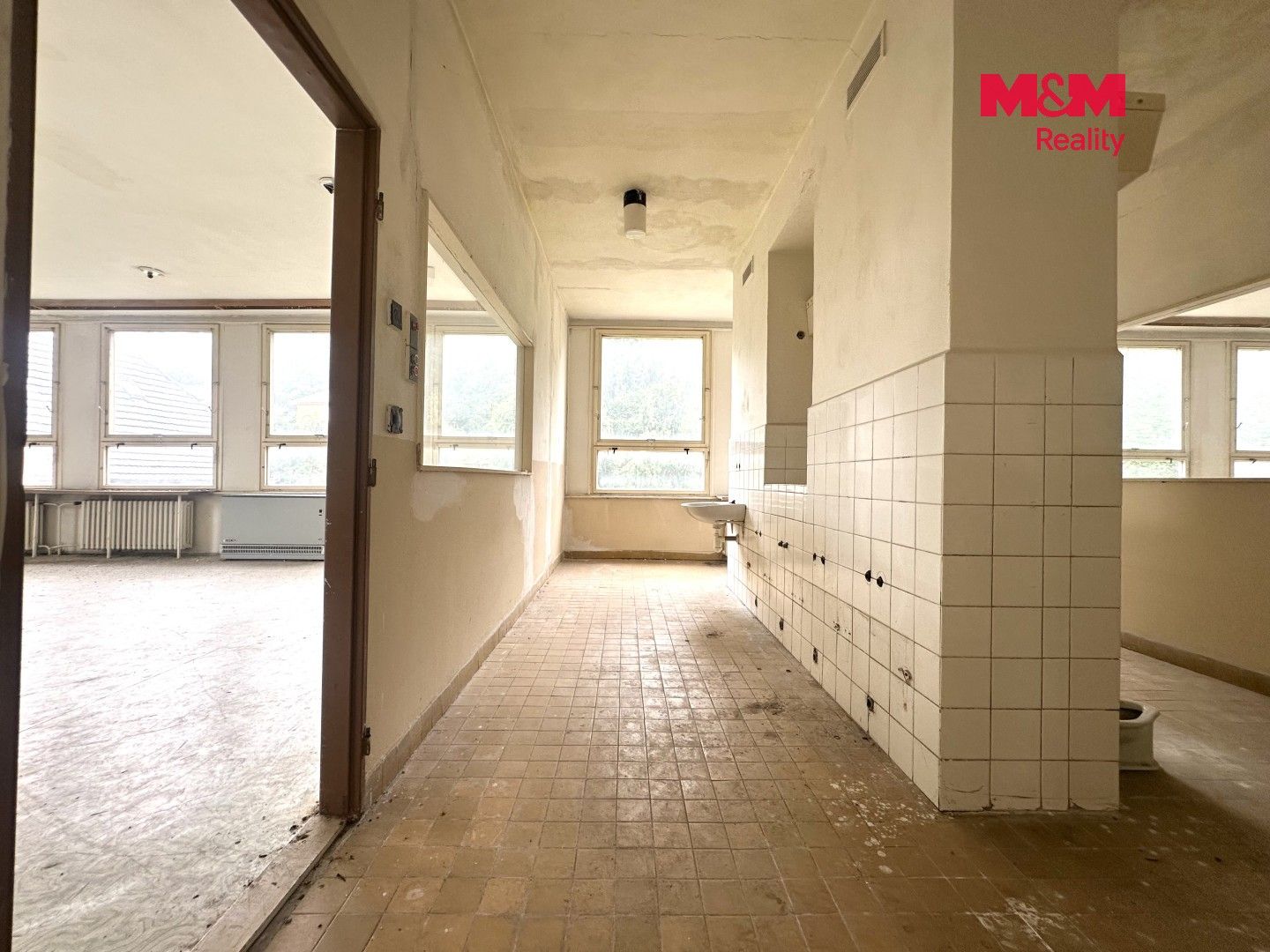 Prodej komerčního prostoru 900 m² - foto 23