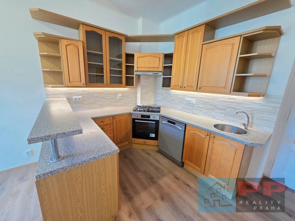 Pronájem bytu 3+1 109 m² - foto 1
