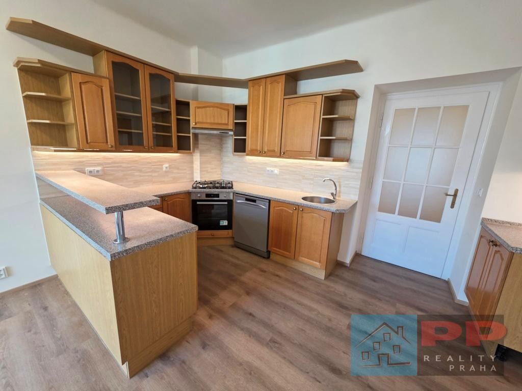 Pronájem bytu 3+1 109 m² - foto 3