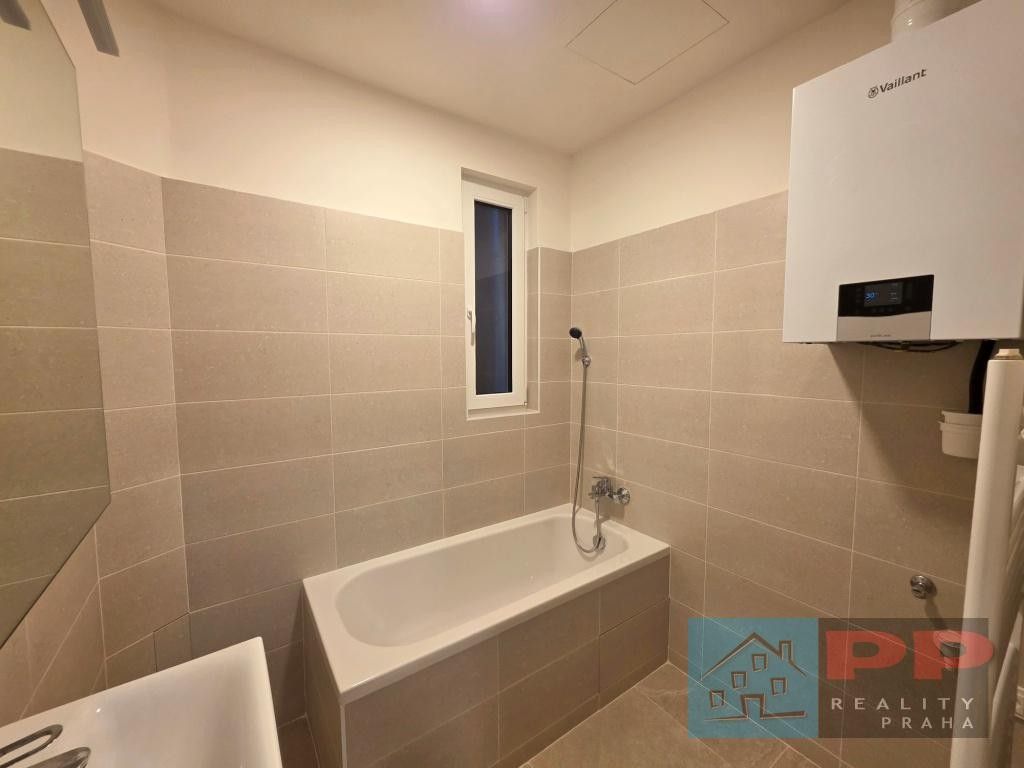 Pronájem bytu 3+1 109 m² - foto 12