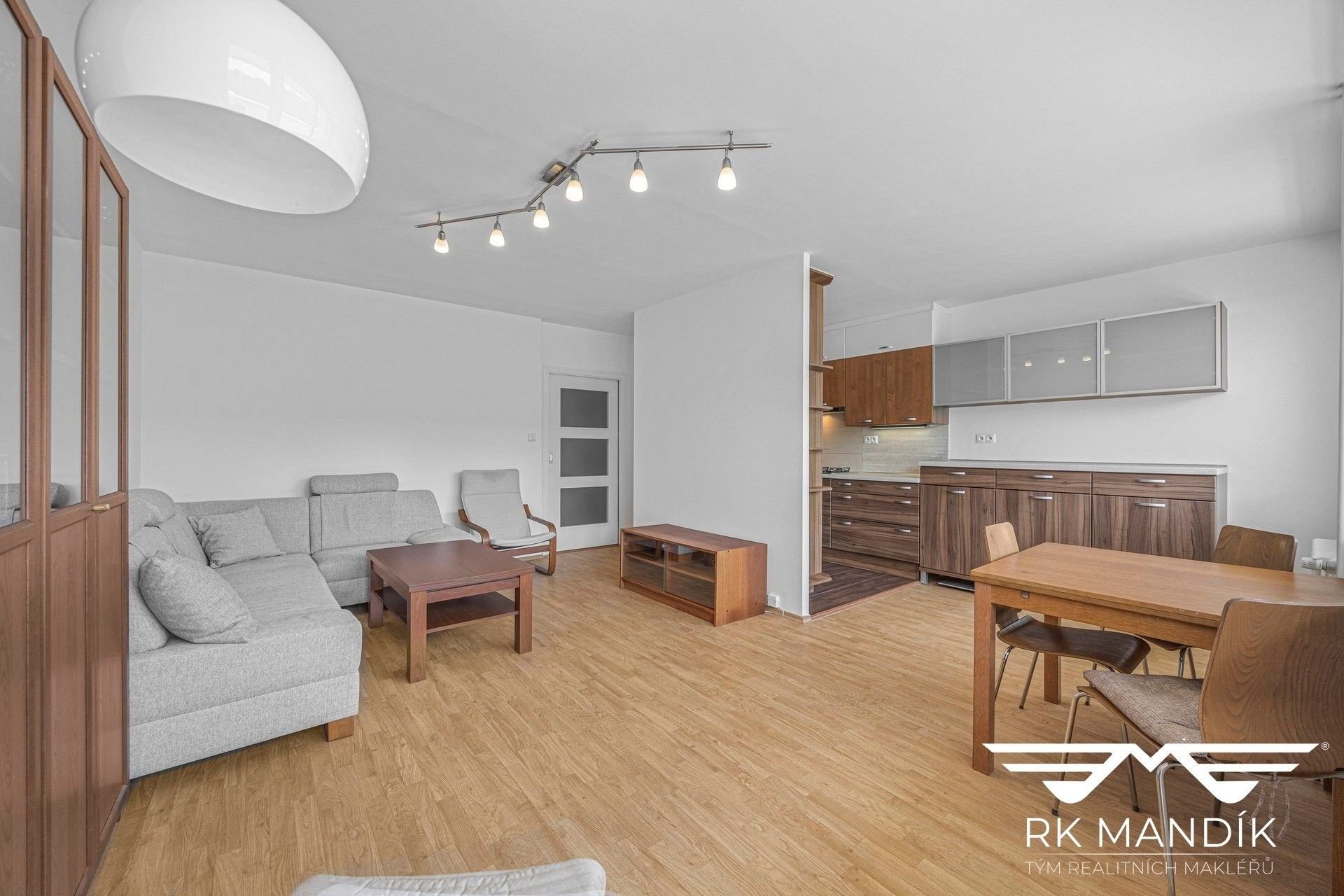 Pronájem bytu 3+kk 70 m² - foto 2