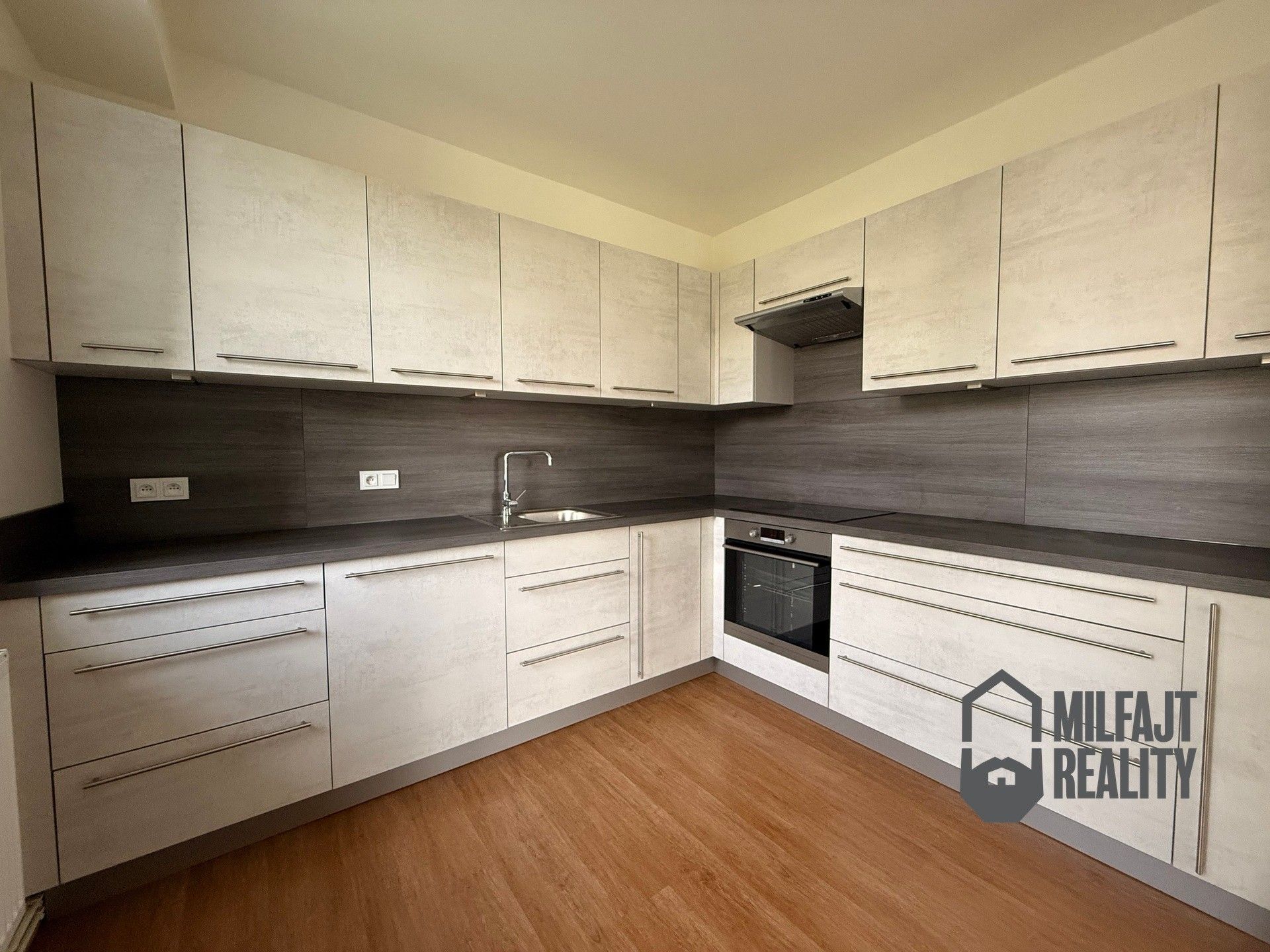 Pronájem bytu 3+1 79 m² - foto 8