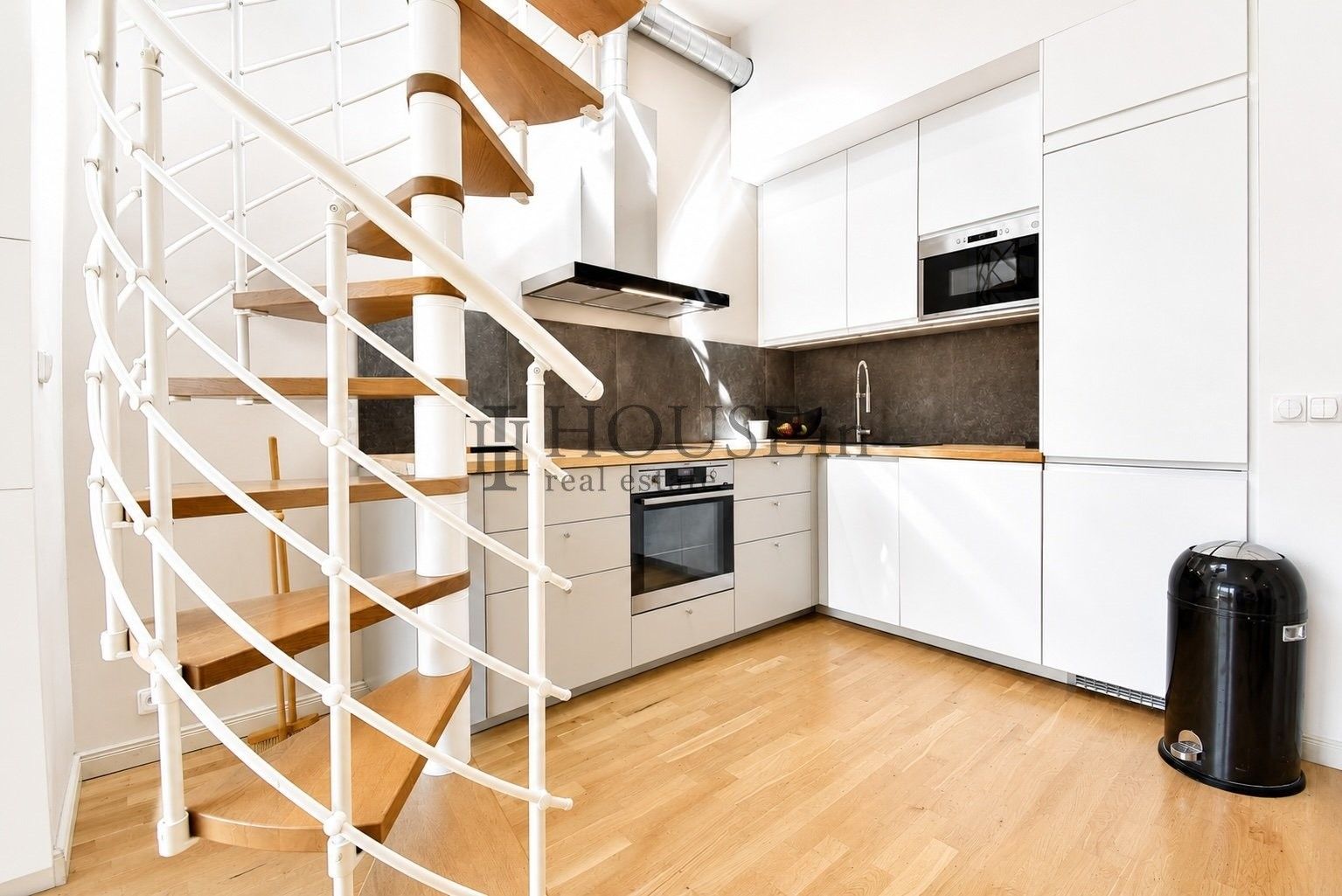 Pronájem bytu 3+kk 83 m² - foto 8
