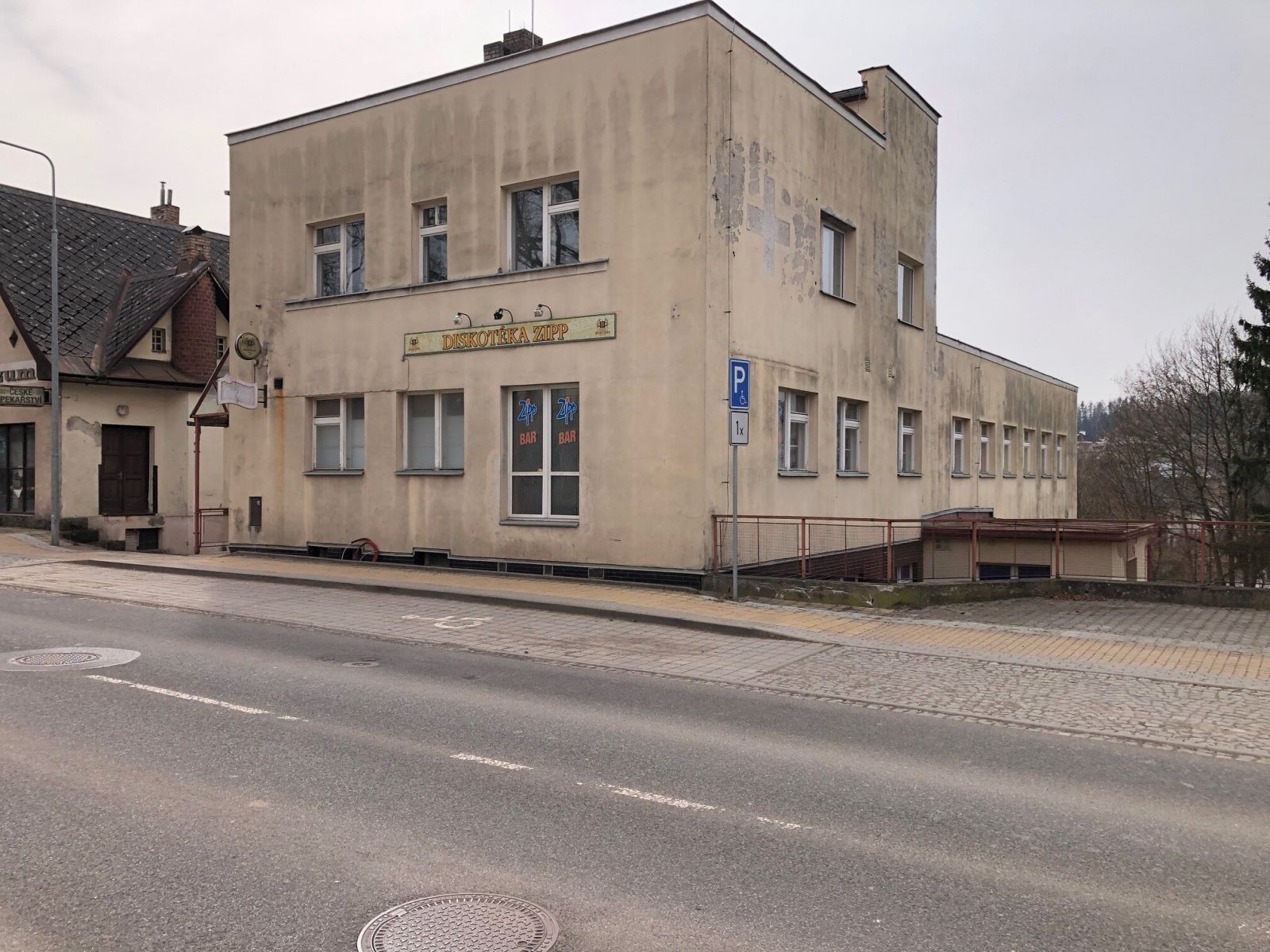 Prodej komerčního prostoru 560 m² - foto 1