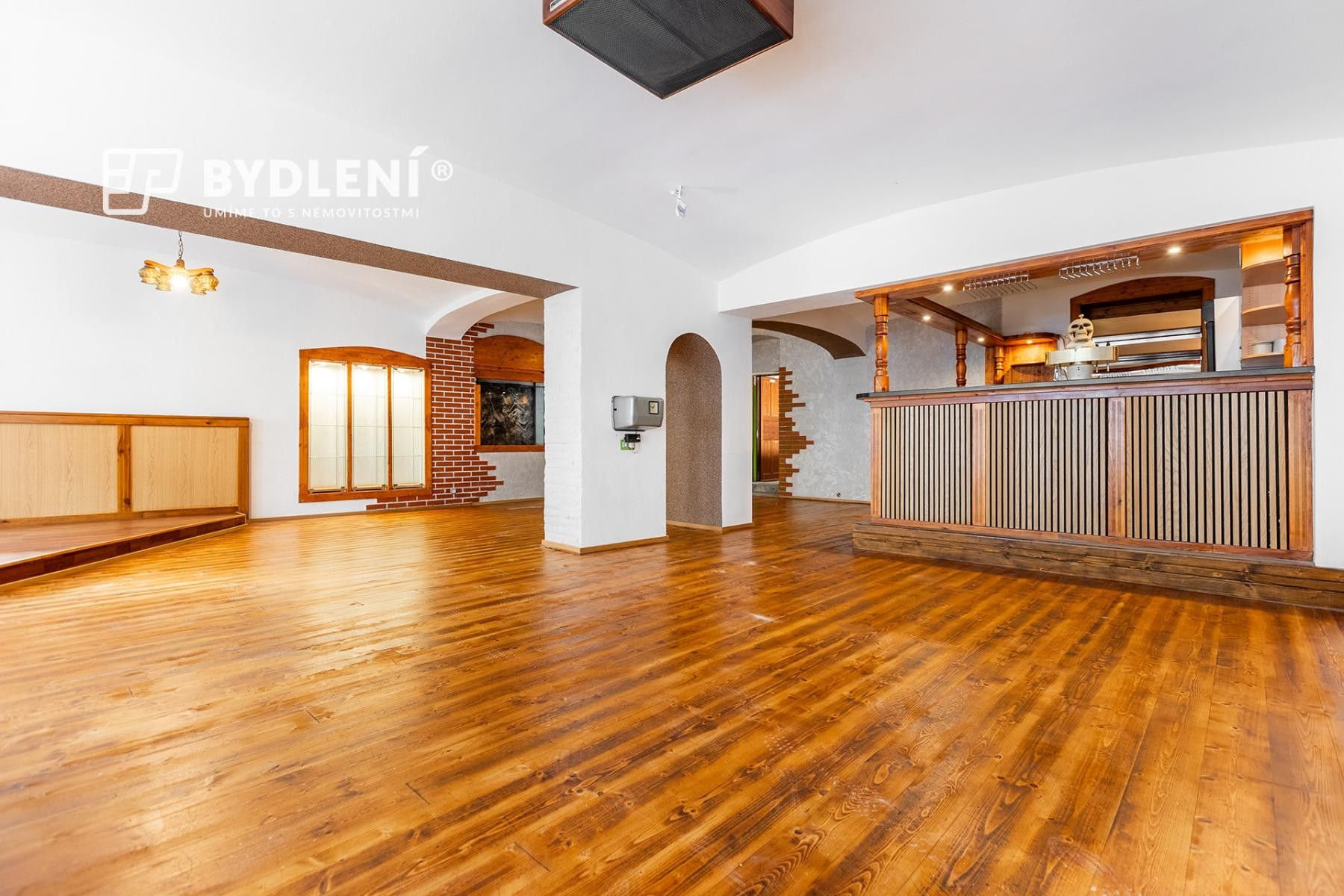 Pronájem komerčního prostoru 330 m² - foto 2