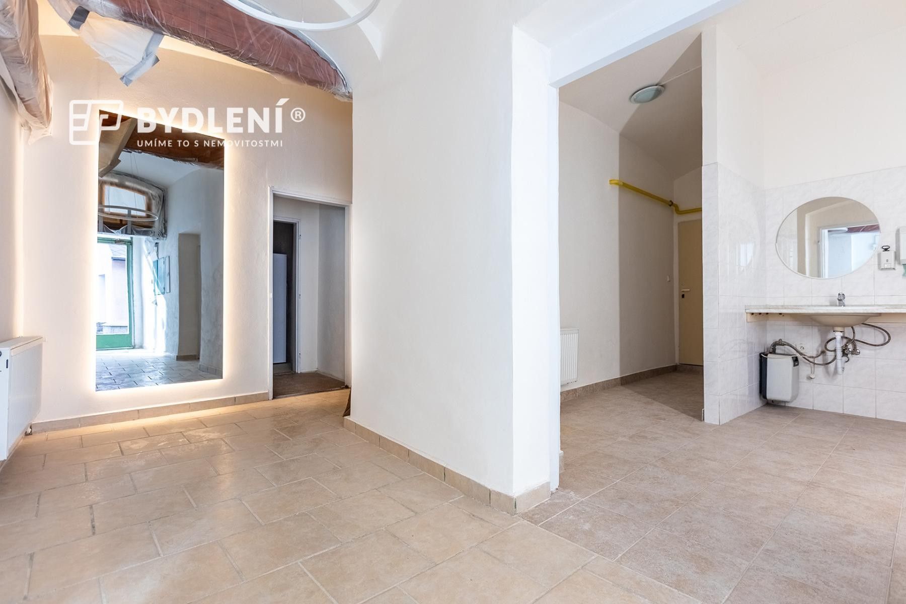 Pronájem komerčního prostoru 330 m² - foto 9