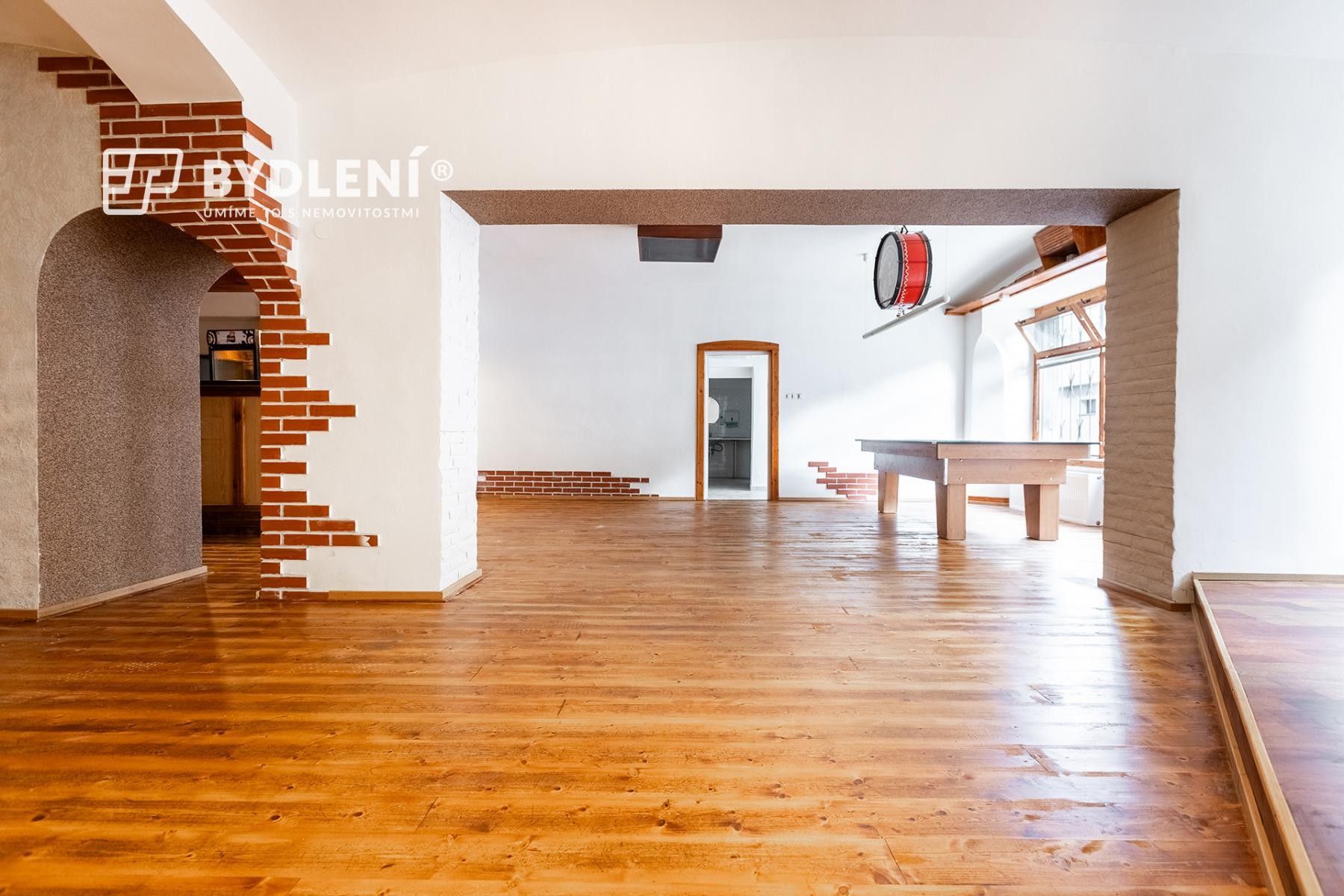 Pronájem komerčního prostoru 330 m² - foto 15