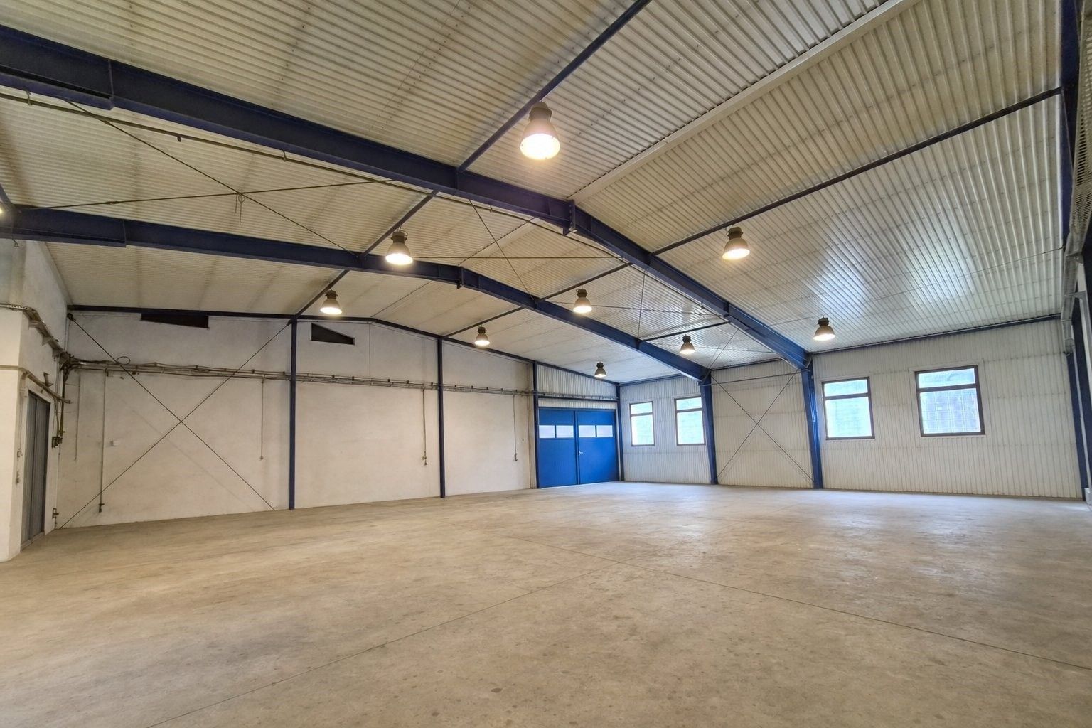 Pronájem komerčního prostoru 425 m² - foto 1