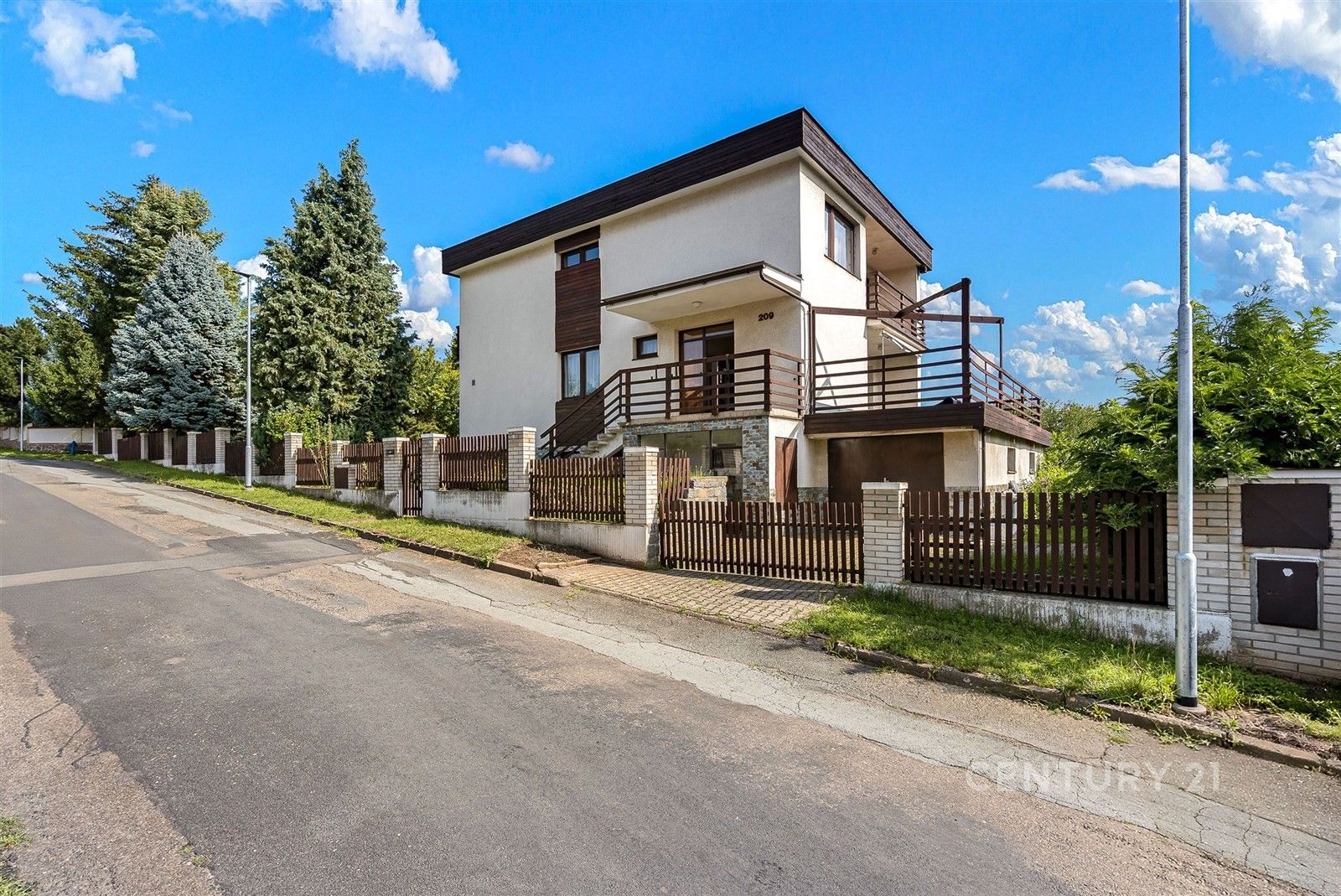 Prodej domu 321 m² - foto 1
