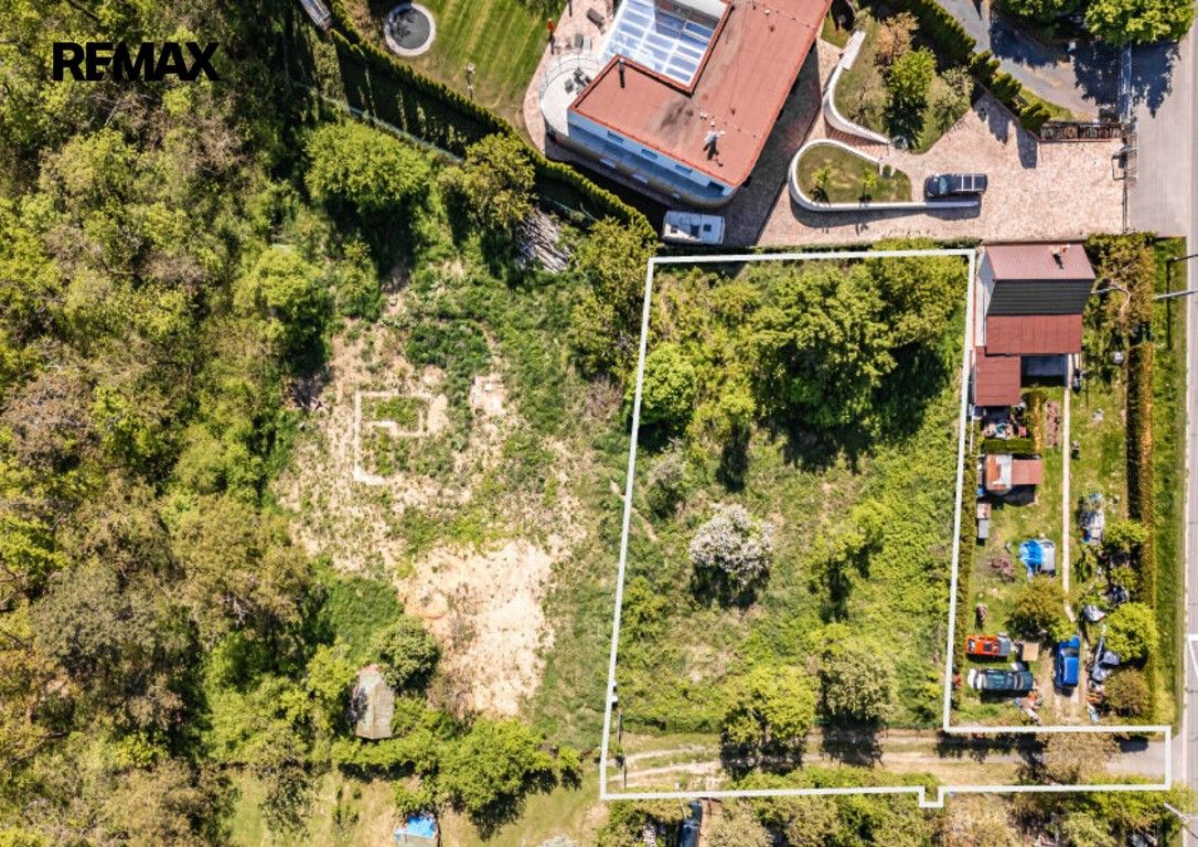Prodej pozemku 1070 m² - foto 1