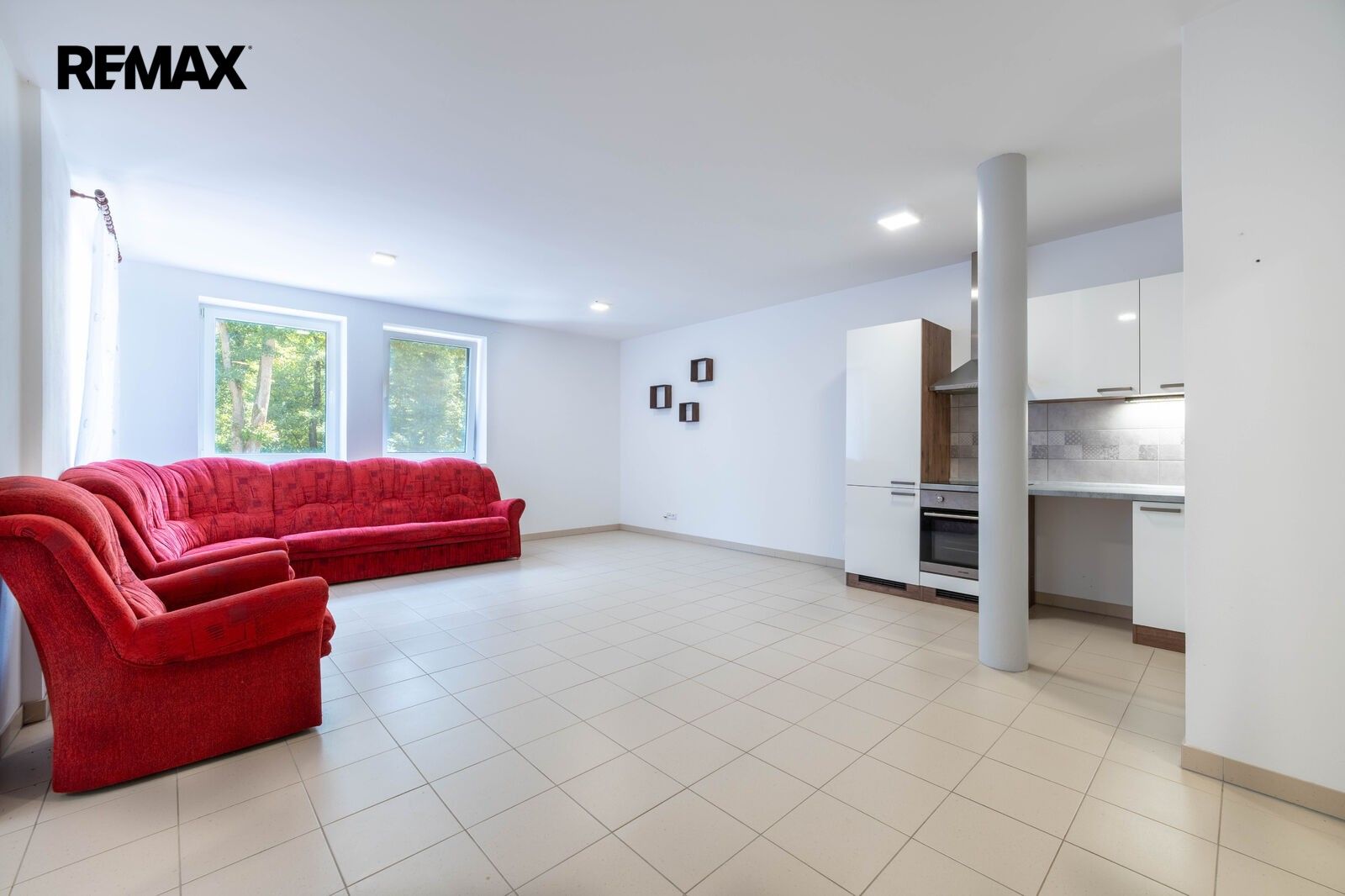 Pronájem bytu 2+kk 62 m² - foto 3