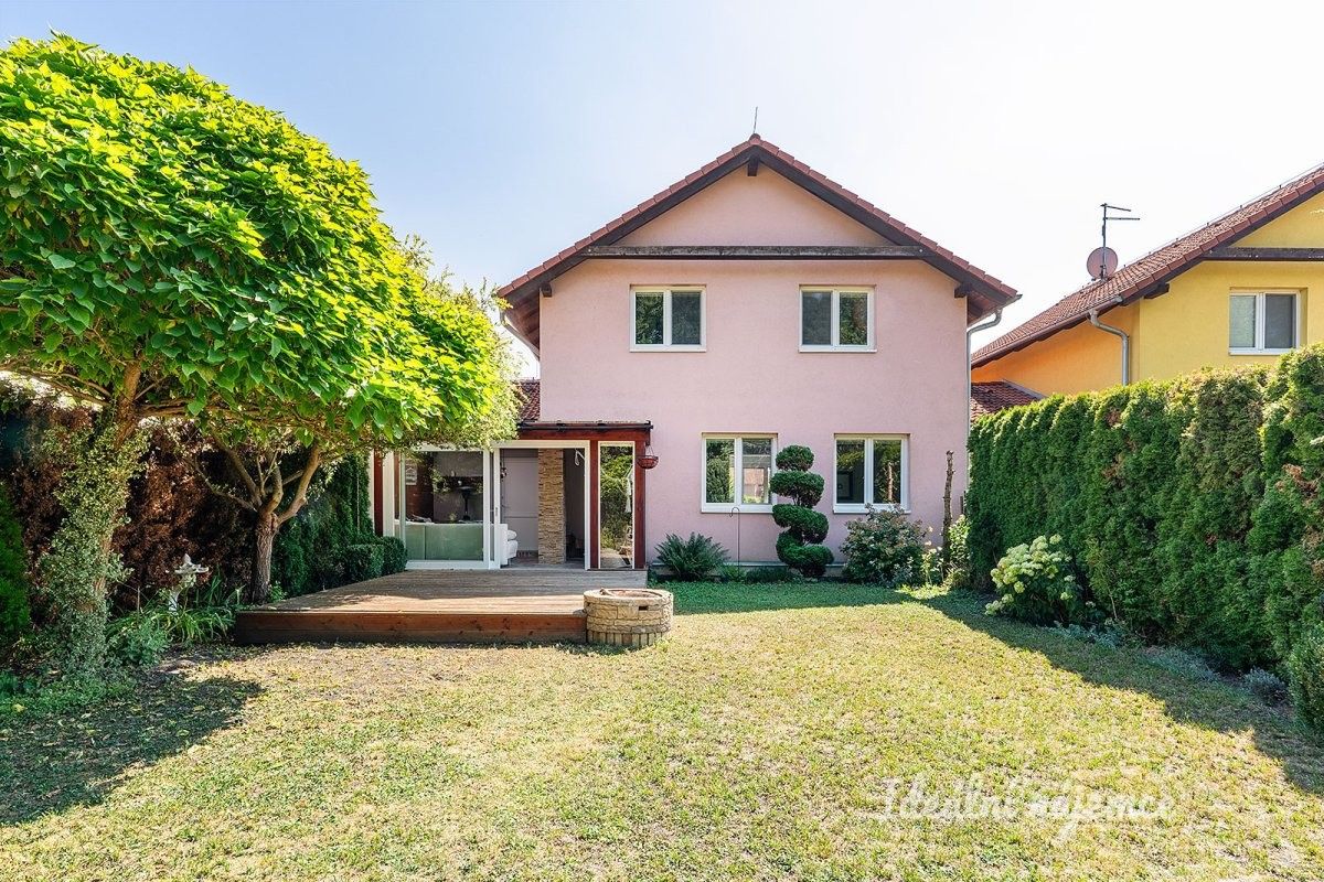 Pronájem bytu 5+1 141 m² - foto 1