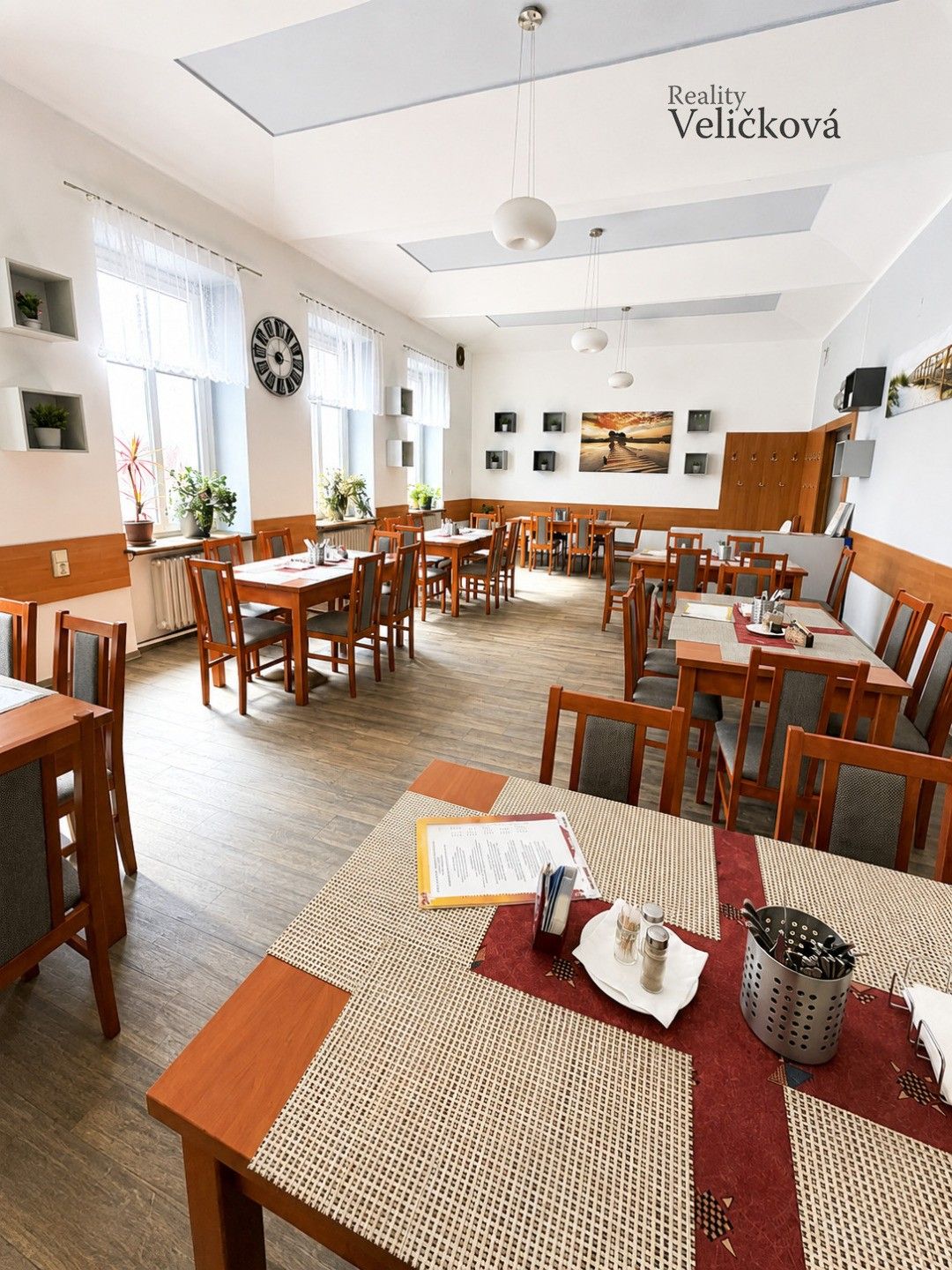 Pronájem komerčního prostoru 329 m² - foto 2