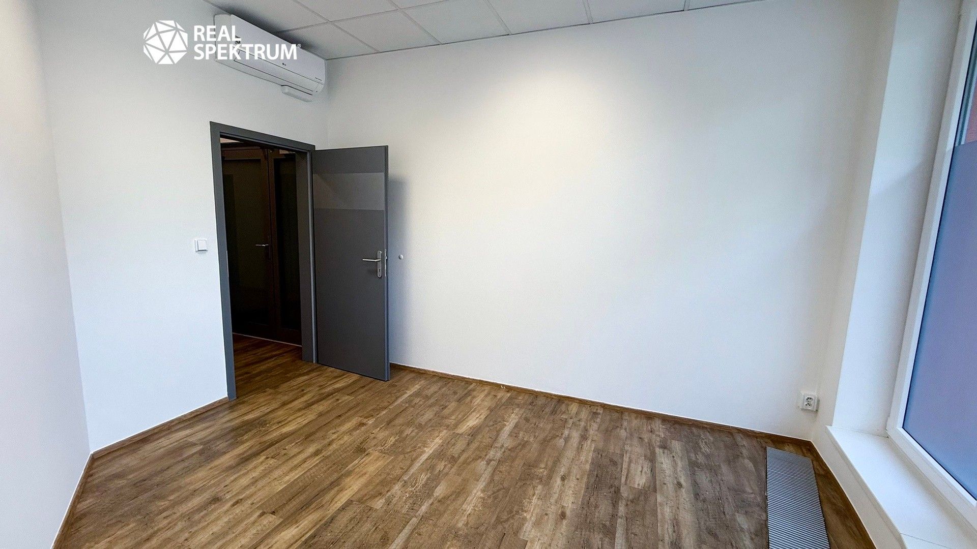 Pronájem komerčního prostoru 82 m² - foto 4