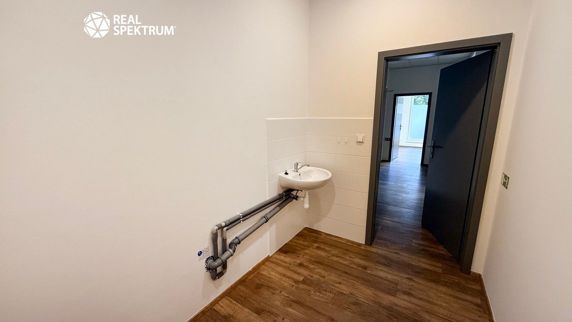 Pronájem komerčního prostoru 82 m² - foto 9