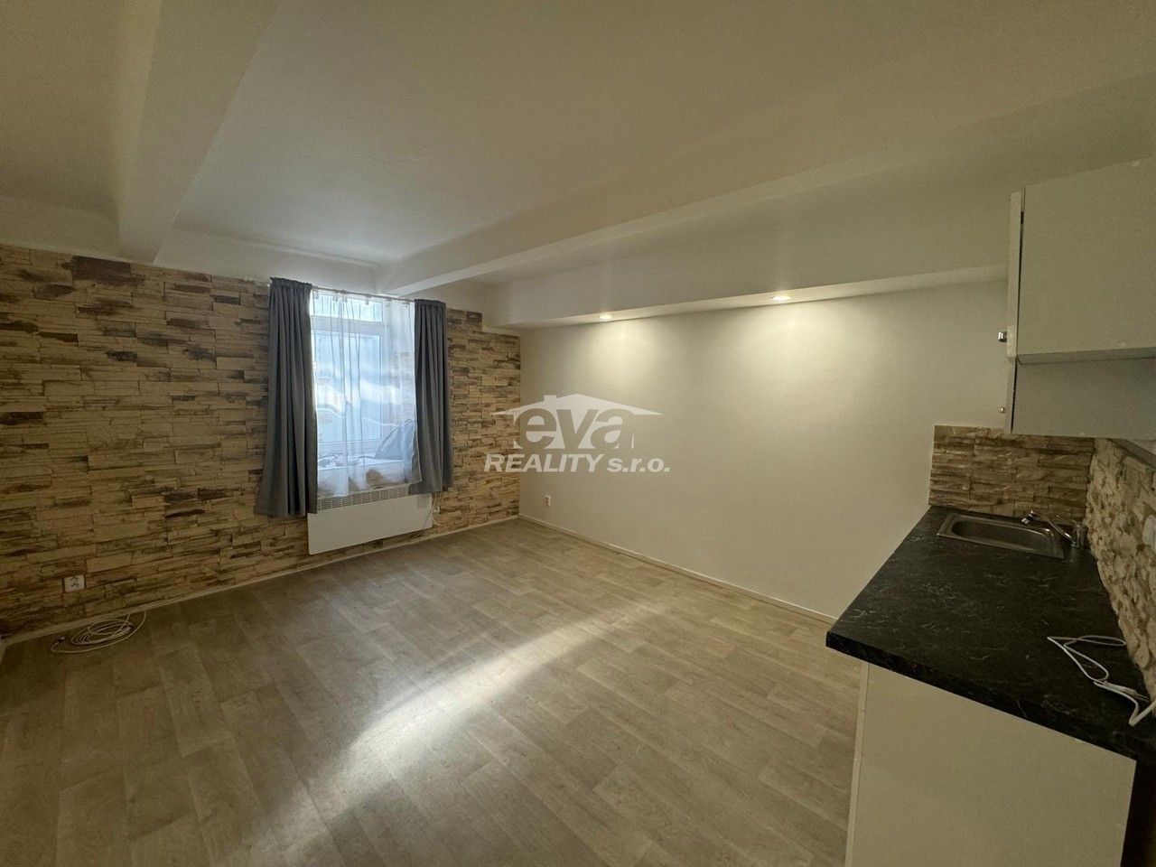 Prodej komerčního prostoru 46 m² - foto 1
