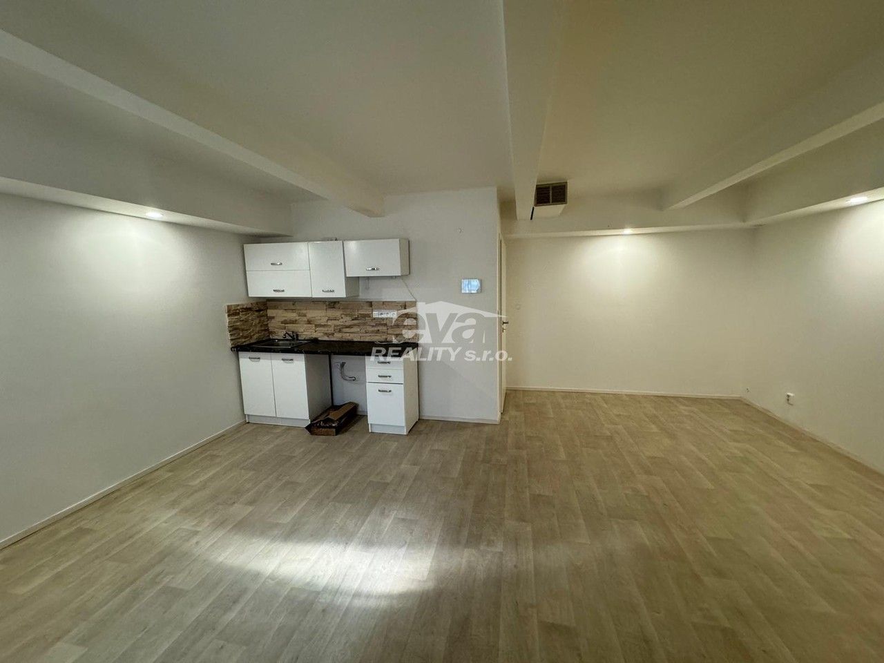 Prodej komerčního prostoru 46 m² - foto 3