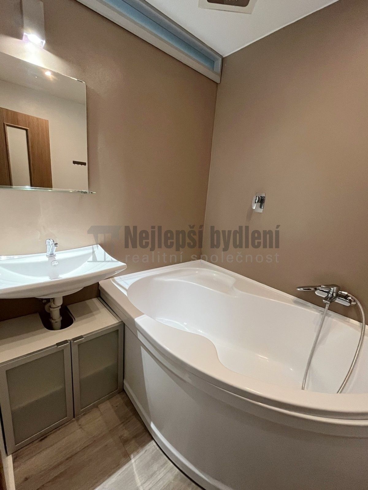 Pronájem bytu 2+1 59 m² - foto 6