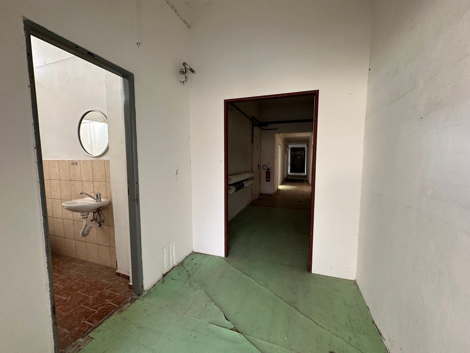 Pronájem komerčního prostoru 200 m² - foto 8