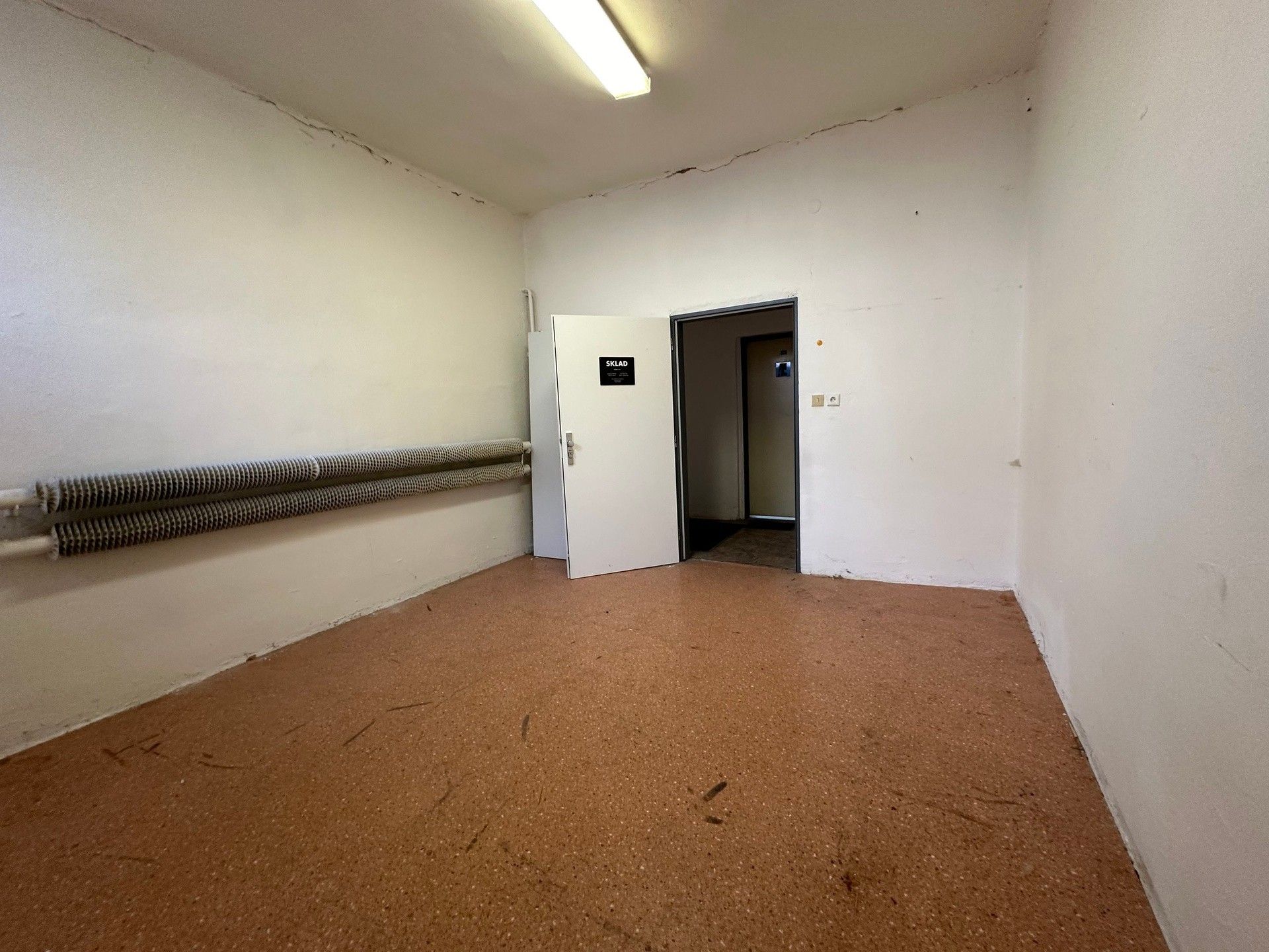 Pronájem komerčního prostoru 200 m² - foto 12