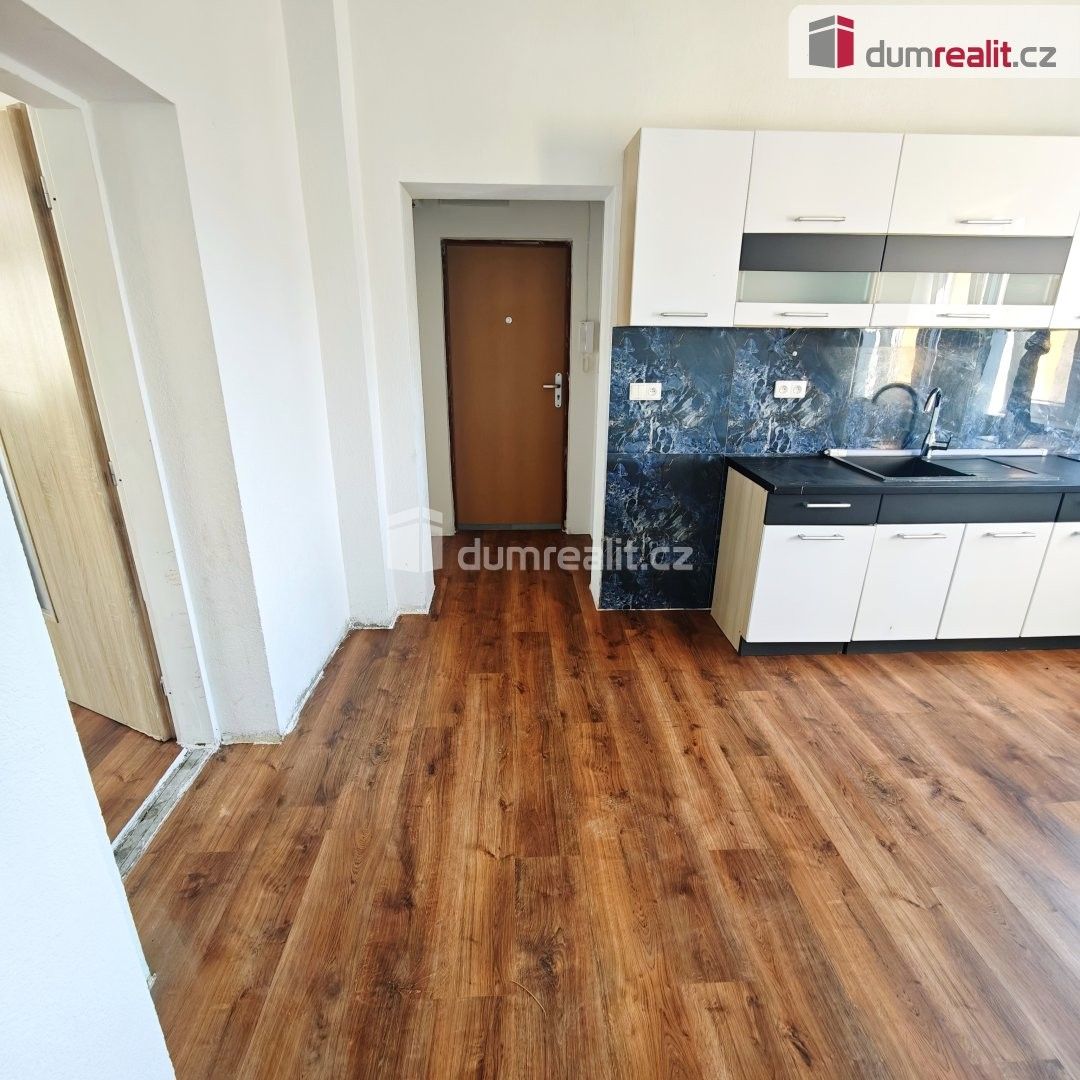 Pronájem bytu 2+1 70 m² - foto 3