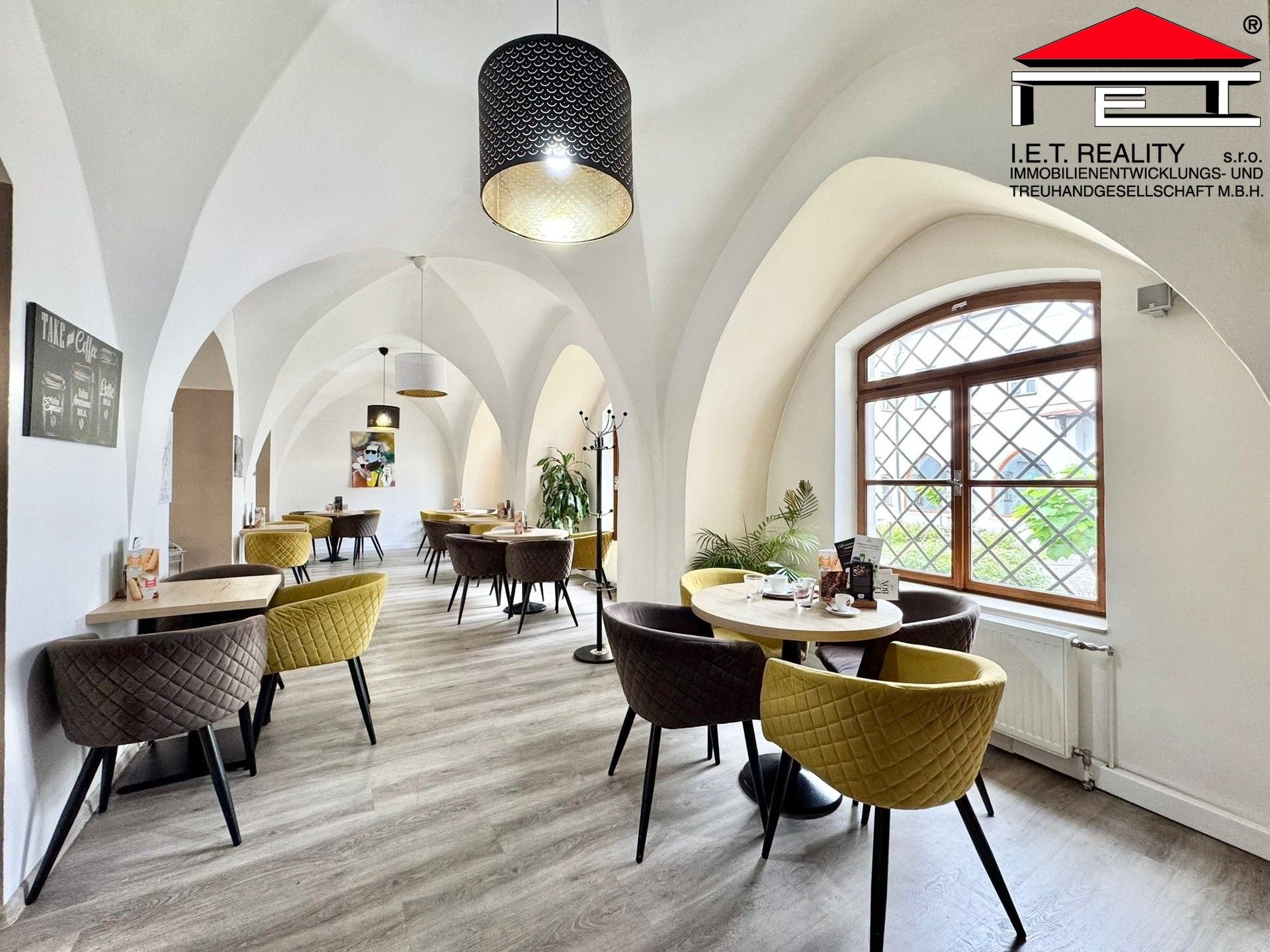 Pronájem komerčního prostoru 142 m² - foto 1